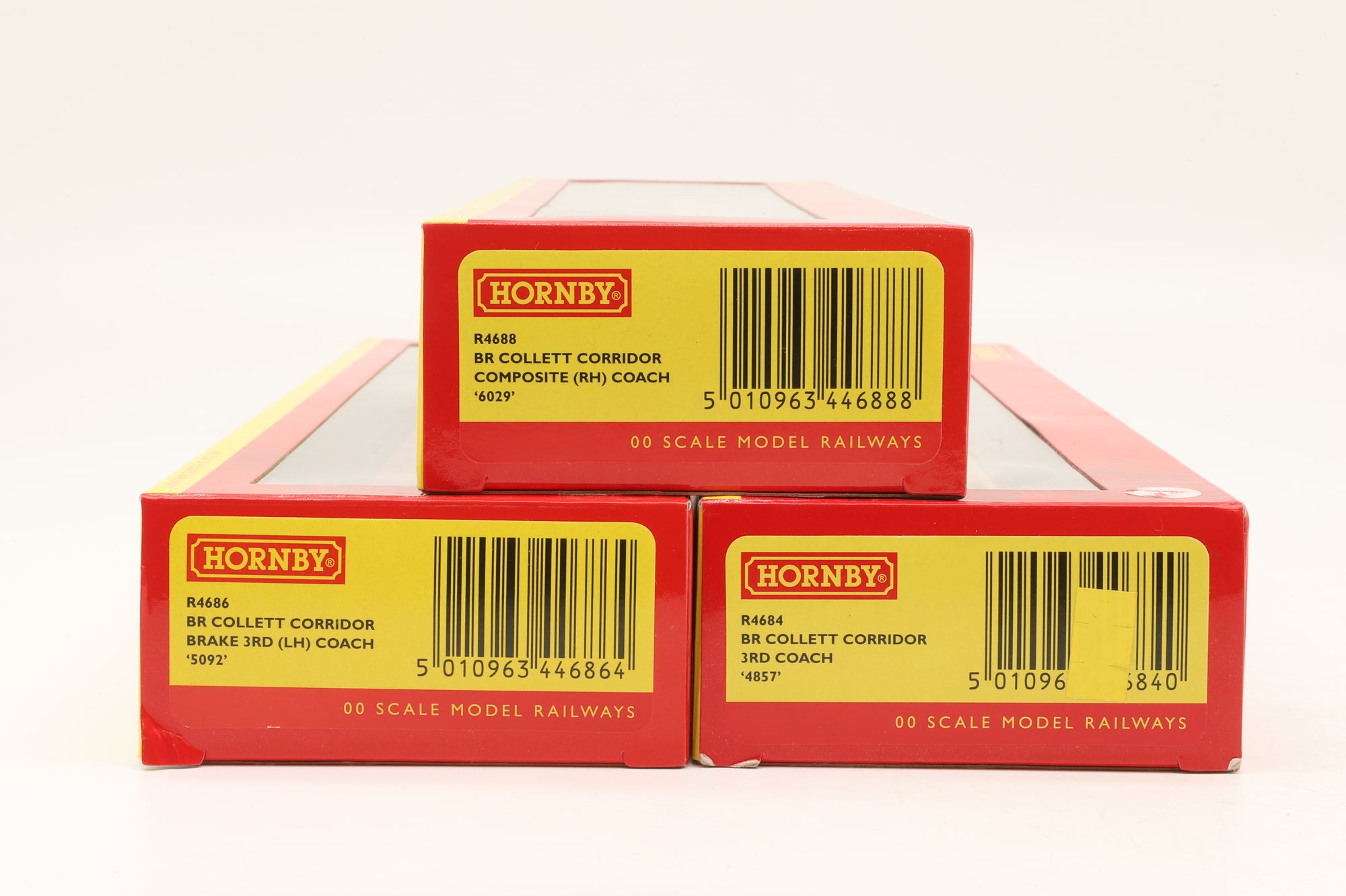 Hornby OO Rake Of 3 BR Collett Coaches Inc. R4684, R4688 & R4686