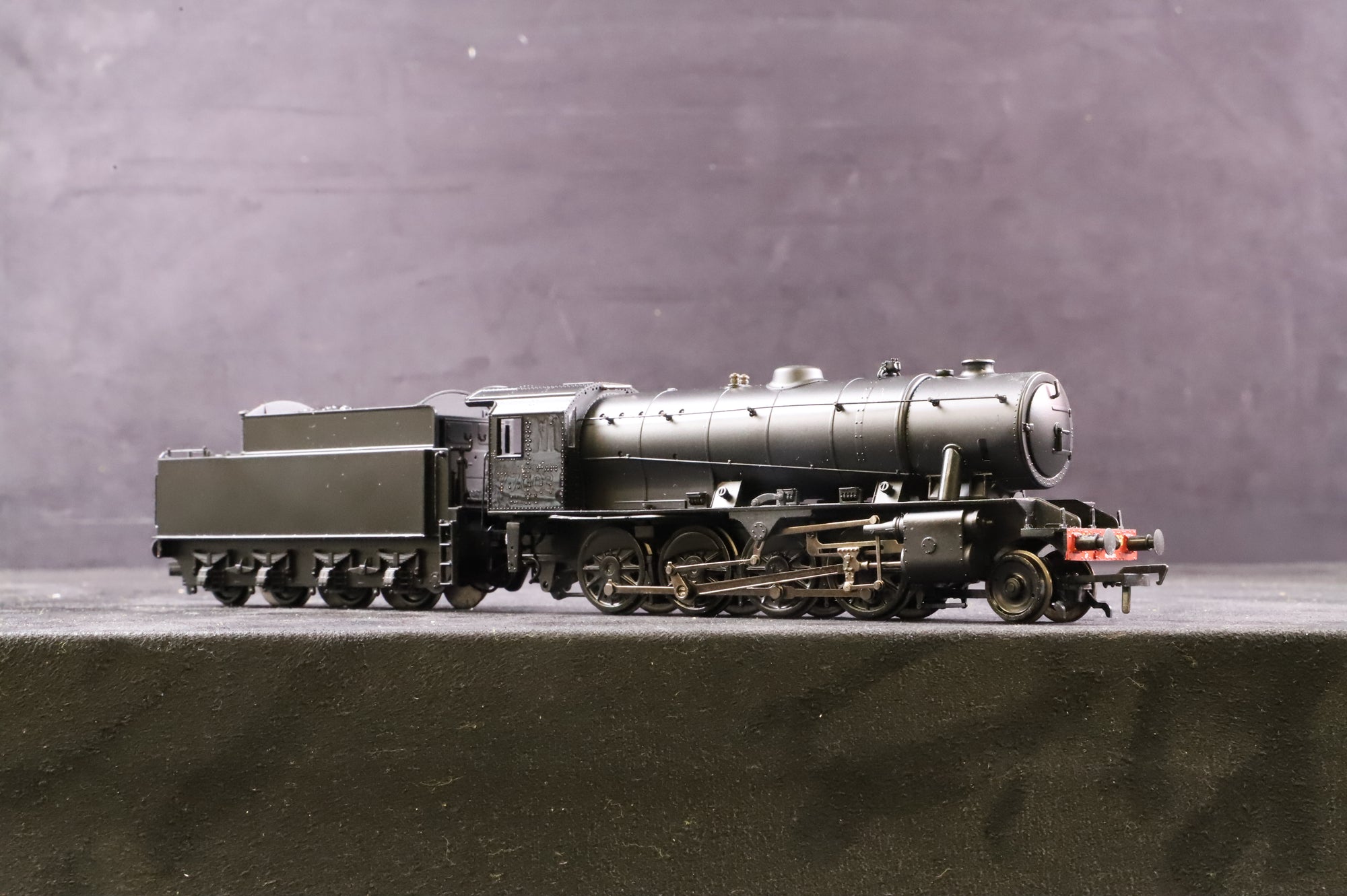 Bachmann OO 32-254A WD Austerity 2-8-0 '77003' LNER Plain Black