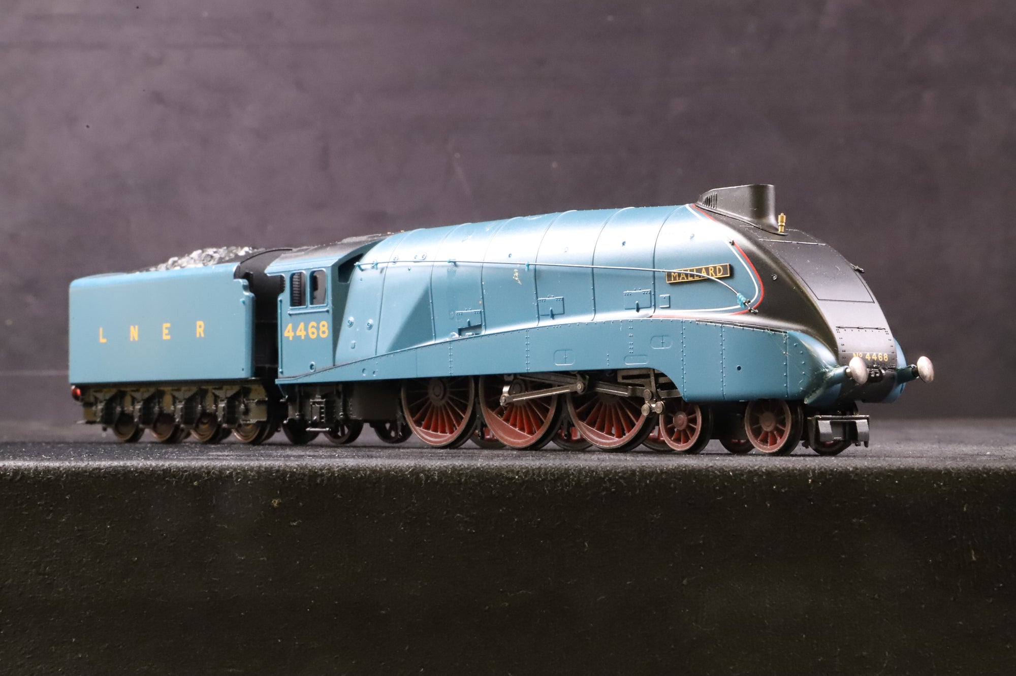 WORKSHOP Hornby OO Class A4 4468 'Mallard' in LNER Blue