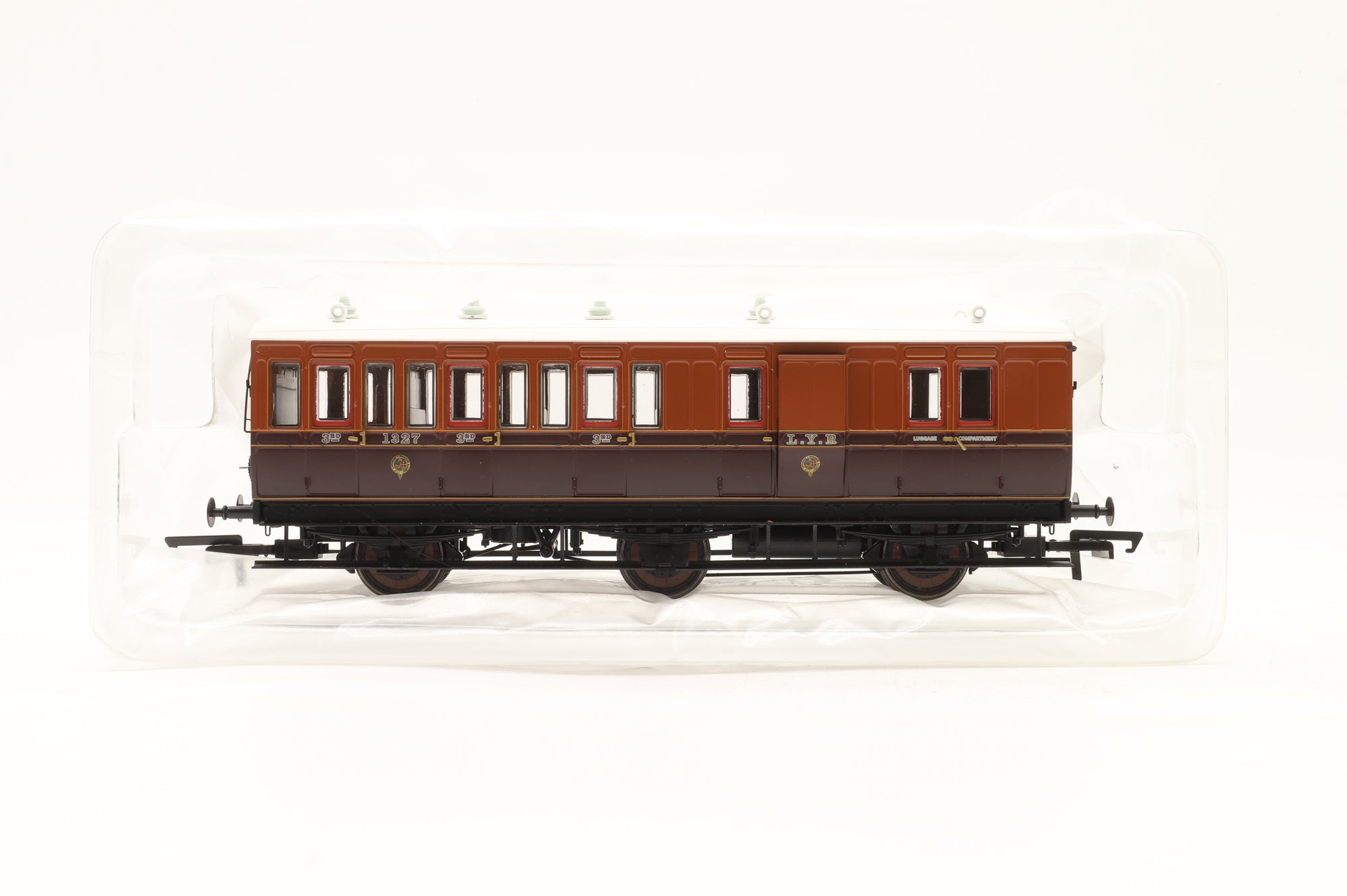 Hattons OO H4-46Pack-1101 Pack of 4x Genesis Coaches in L&Y Brown/Umber
