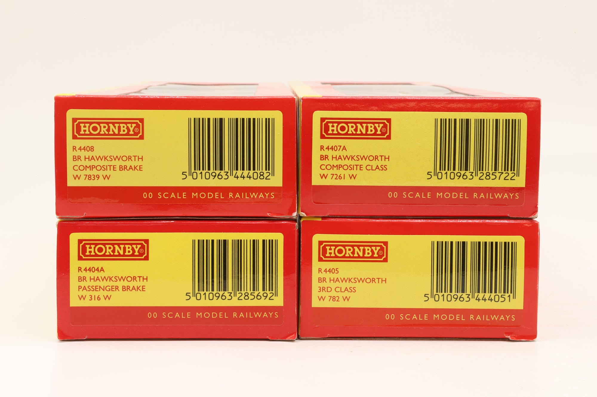 Hornby OO Rake Of 4 BR Hawksworth Crimson & Cream Coaches Inc. R4404, R4405, R4407A & R4408