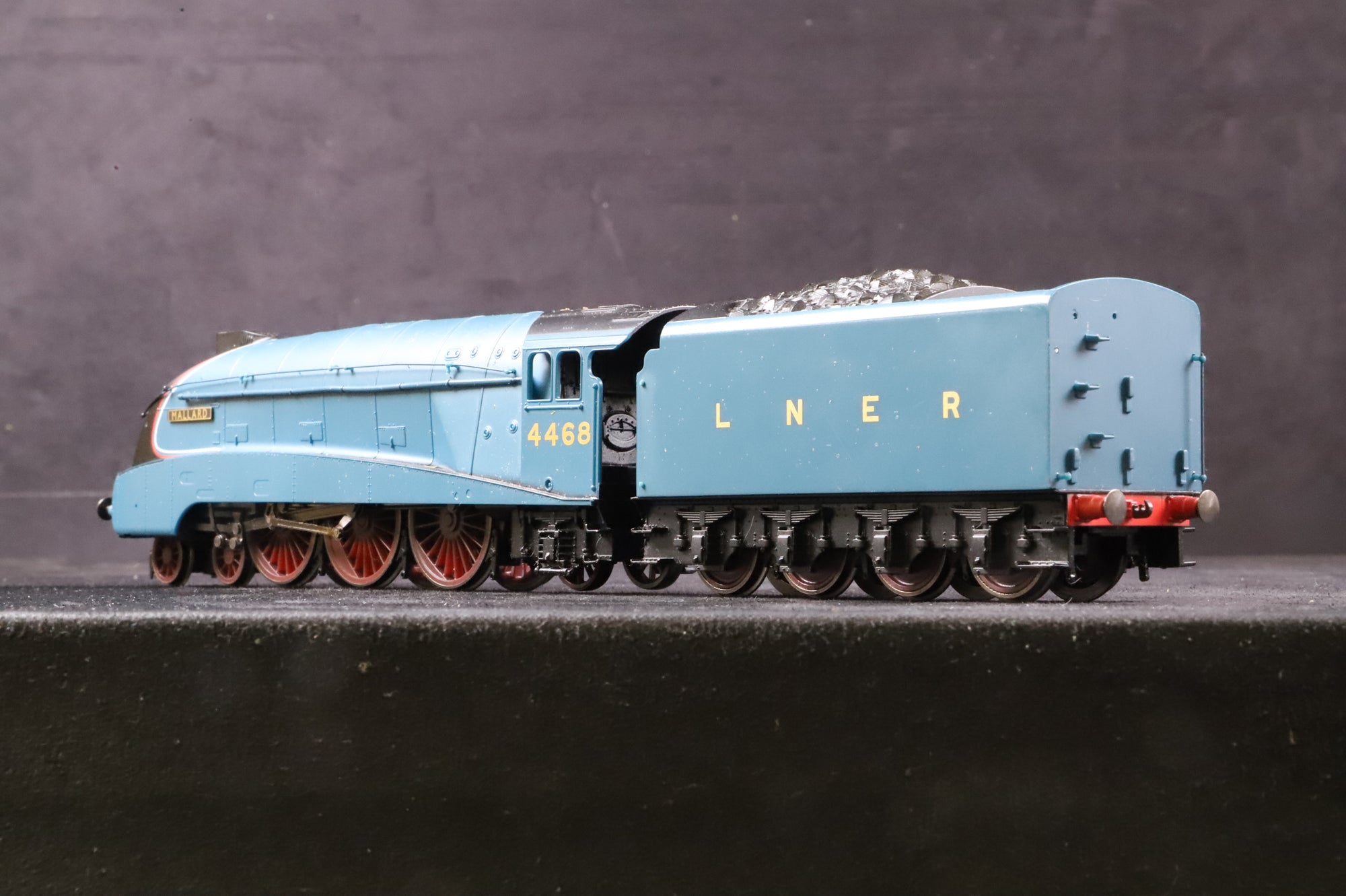 WORKSHOP Hornby OO Class A4 4468 'Mallard' in LNER Blue