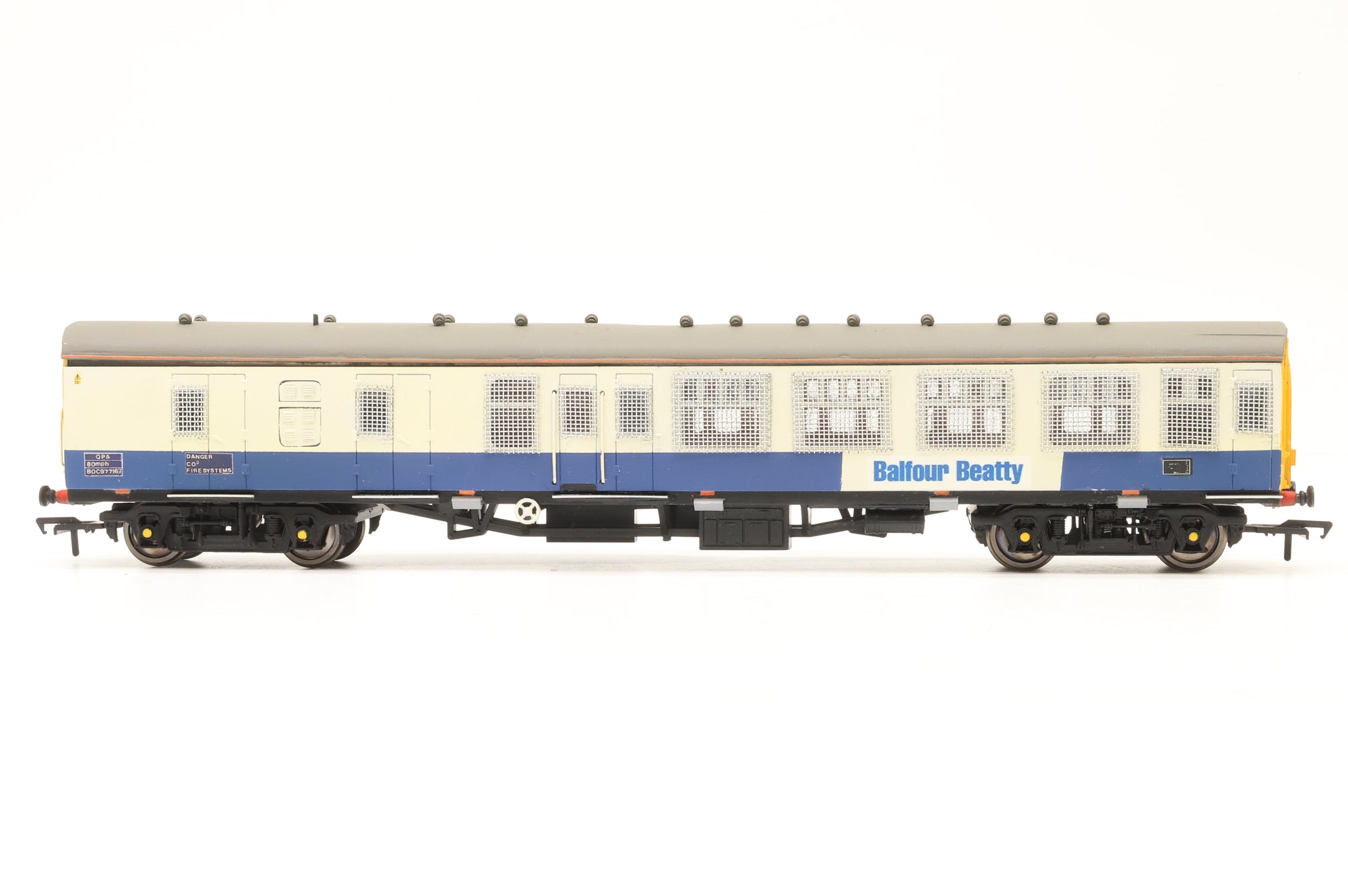 Lima OO Rake Of 2 BR Mk1 Balfour Beatty Staff & Generator Vehicles