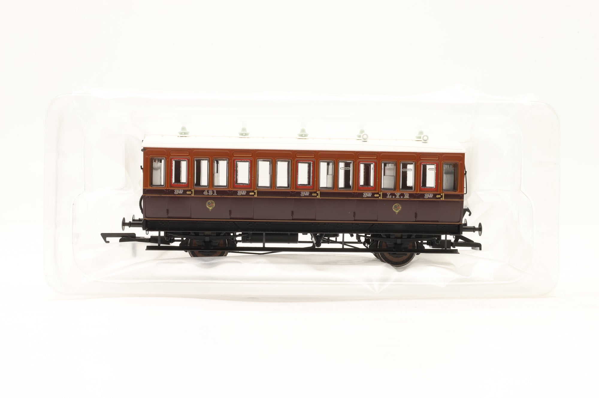 Hattons OO H4-46Pack-1101 Pack of 4x Genesis Coaches in L&Y Brown/Umber