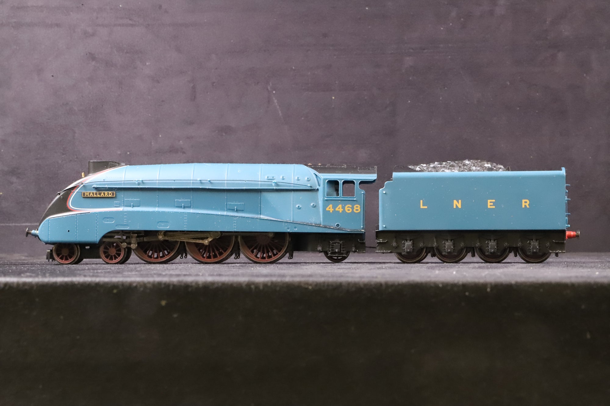 WORKSHOP Hornby OO Class A4 4468 'Mallard' in LNER Blue