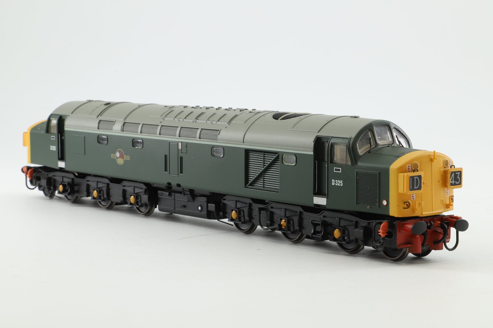 Bachmann OO 32-477 Class 40 D325 w/ Split Head Code in BR Green w/ Yellow Ends