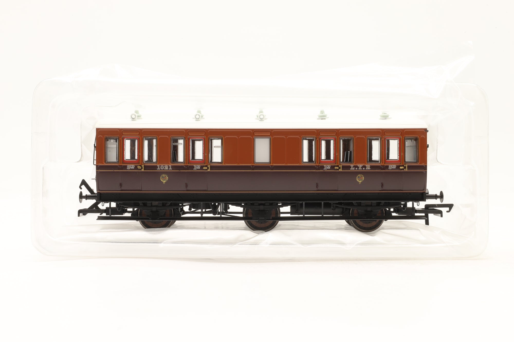 Hattons OO H4-46Pack-1101 Pack of 4x Genesis Coaches in L&Y Brown/Umber