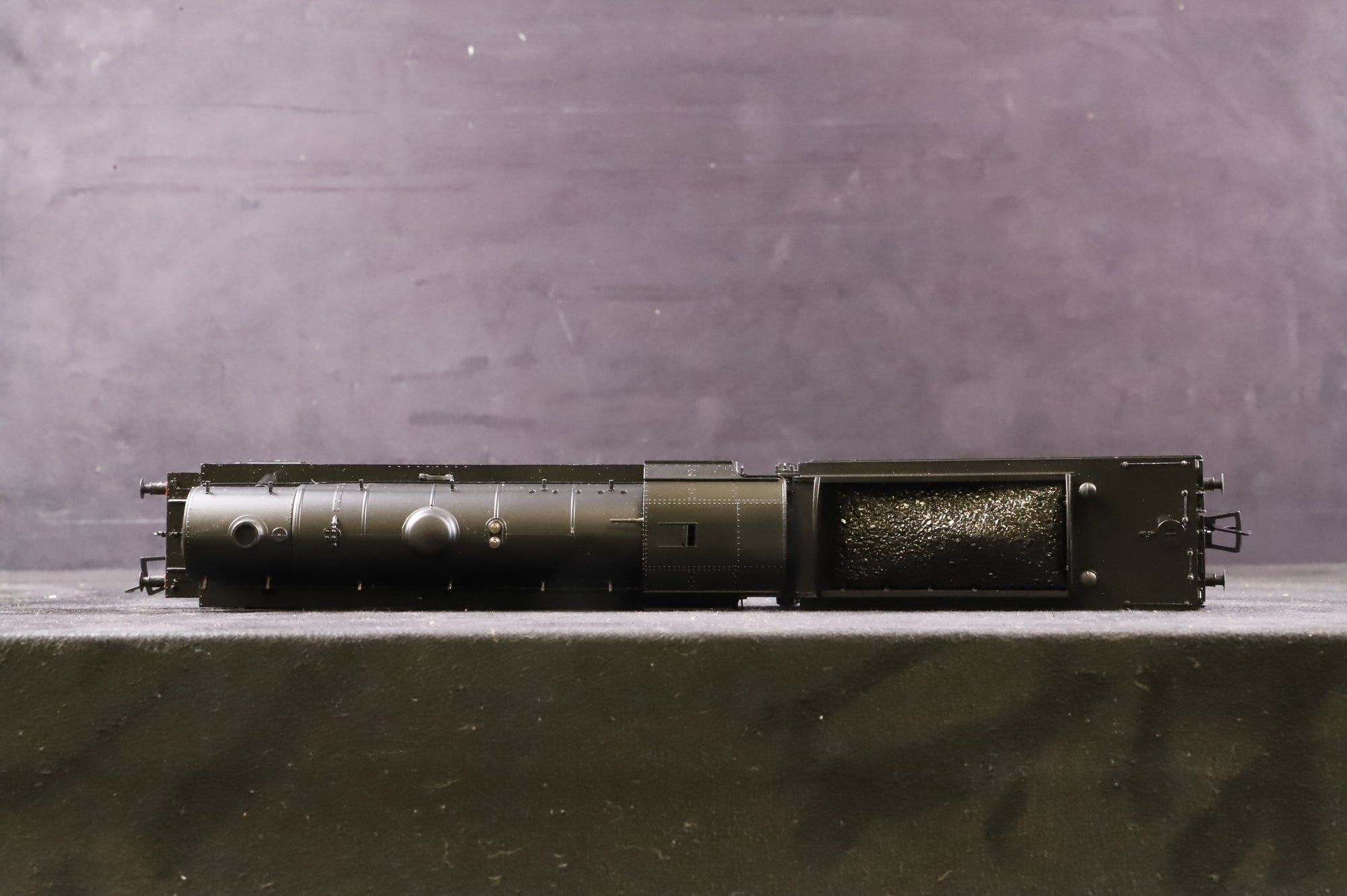 Bachmann OO 32-254A WD Austerity 2-8-0 '77003' LNER Plain Black