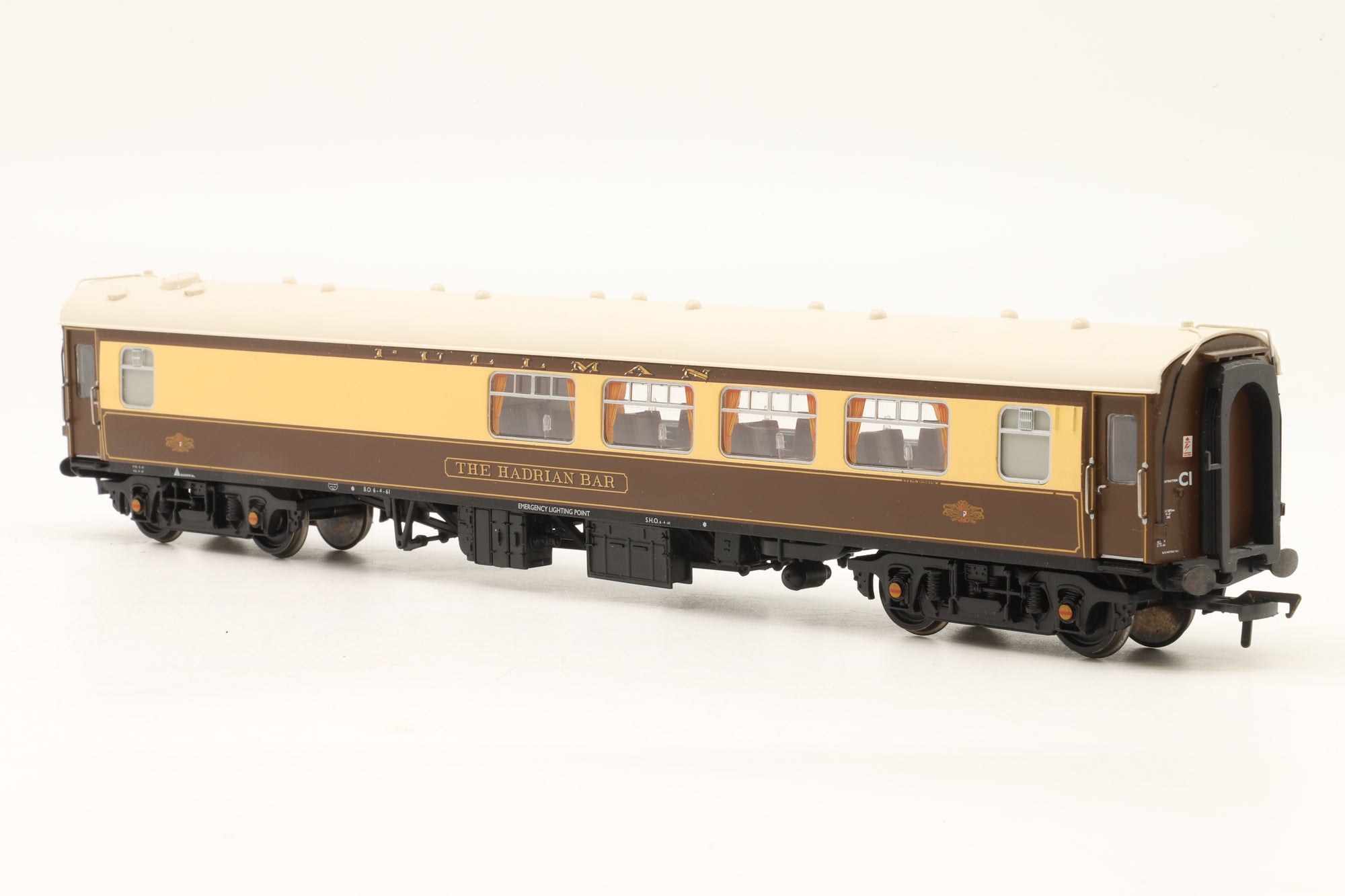 Bachmann OO 39-320 Pullman Mk1 BSP 'Hadrian Bar'