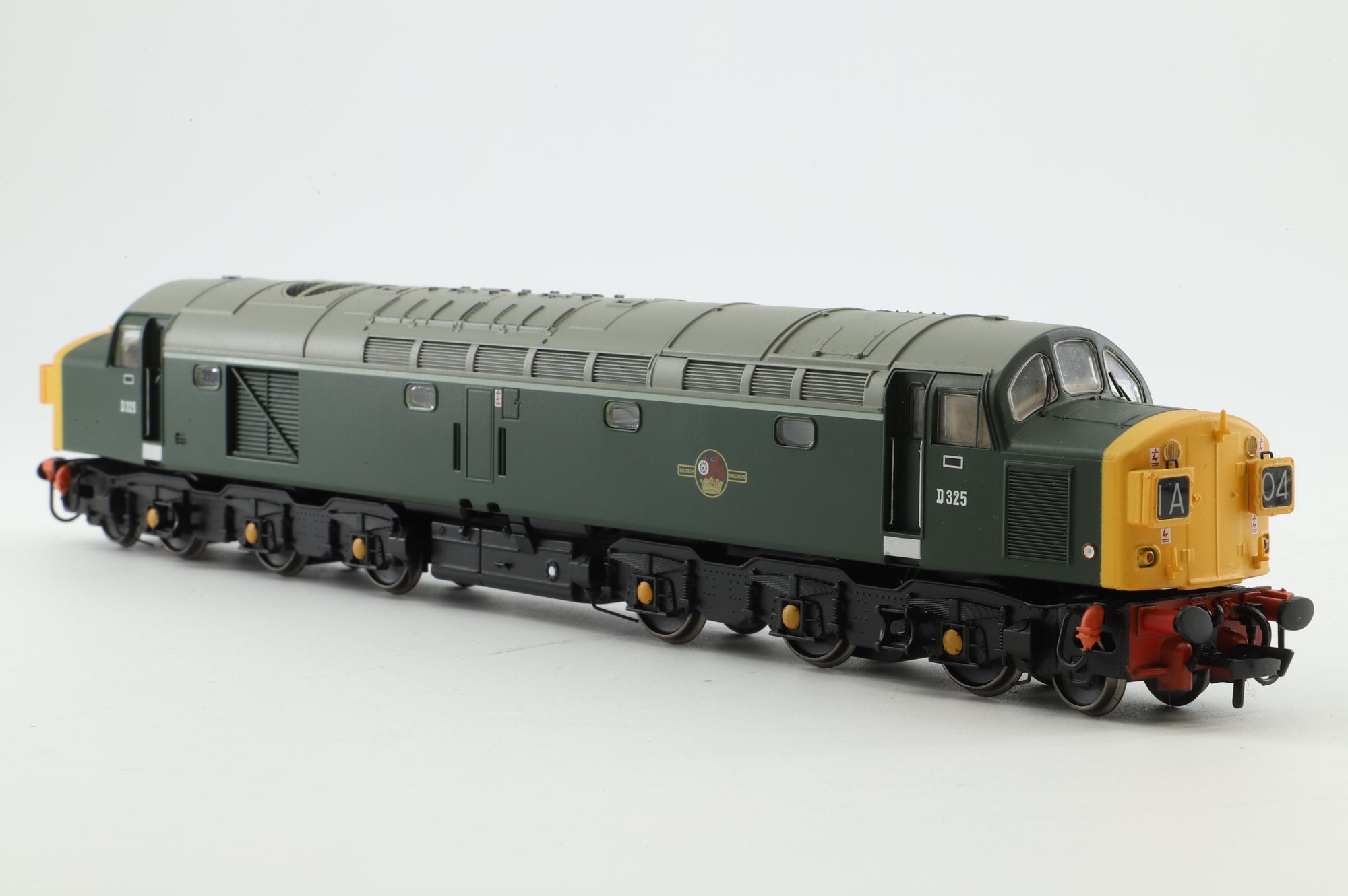 Bachmann OO 32-477 Class 40 D325 w/ Split Head Code in BR Green w/ Yellow Ends