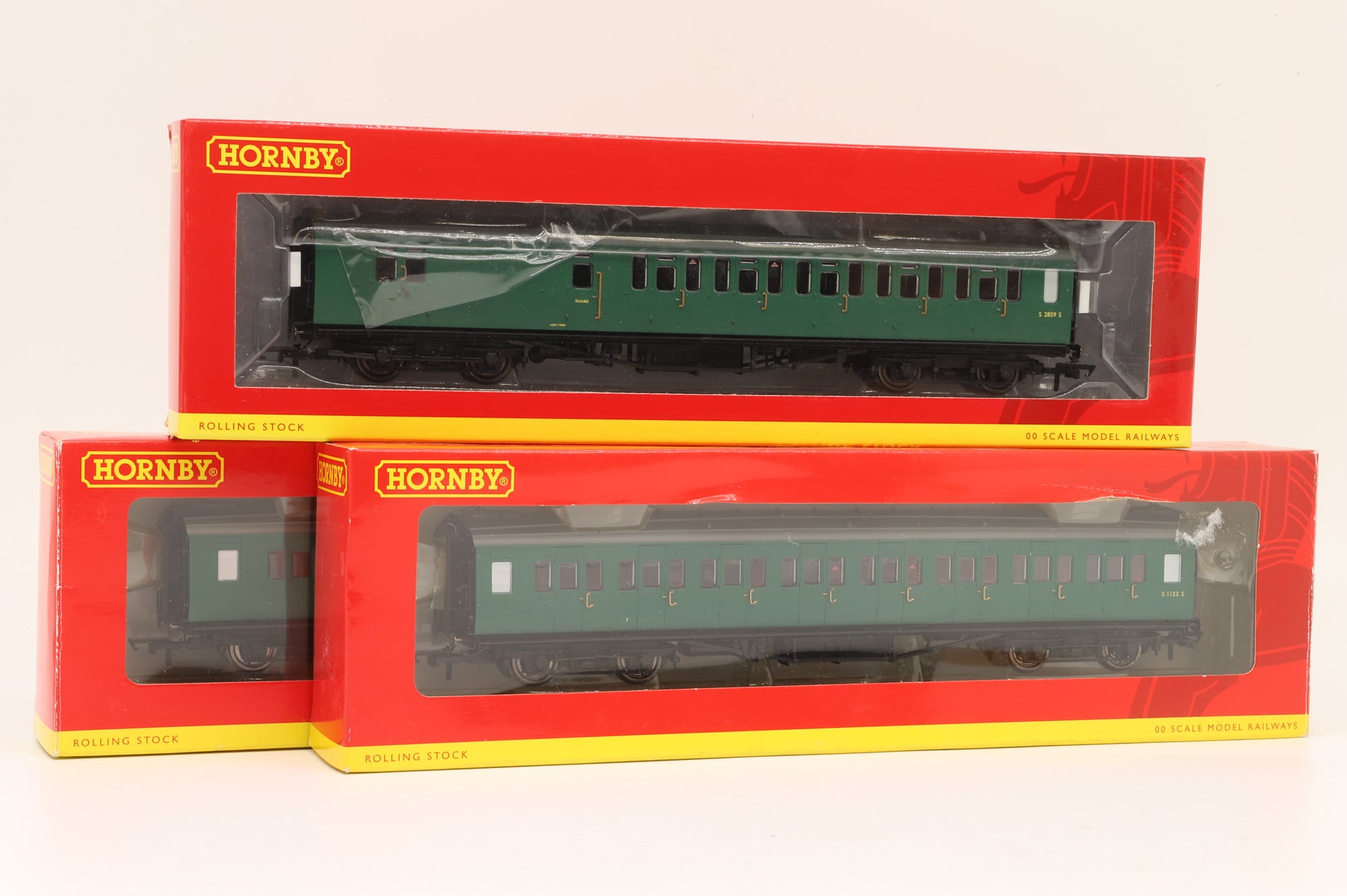 Hornby OO Rake Of 3 BR Bulleid/ Maunsell Green Caoches inc. R4888B, R4302A & R4304A