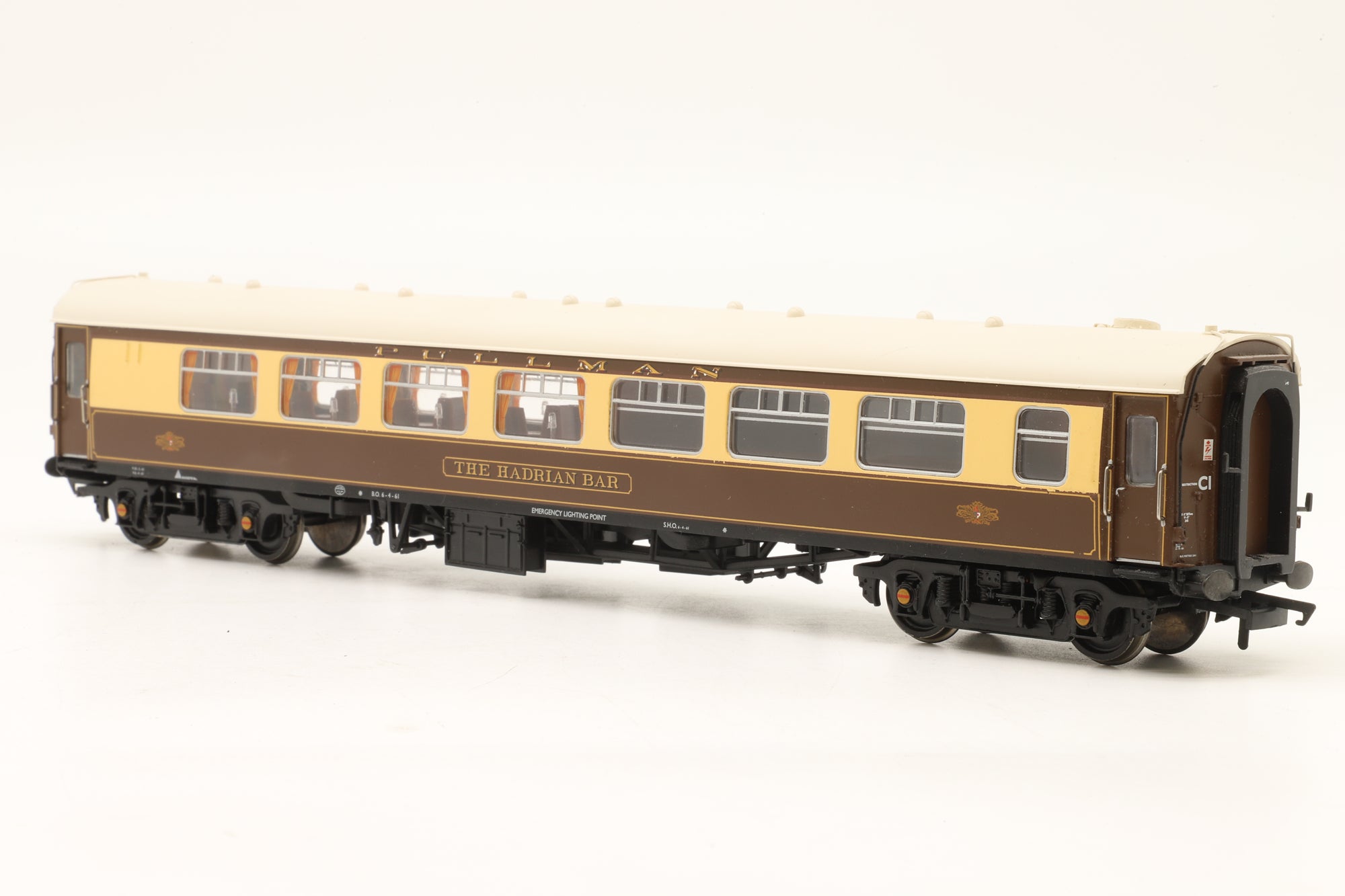 Bachmann OO 39-320 Pullman Mk1 BSP 'Hadrian Bar'