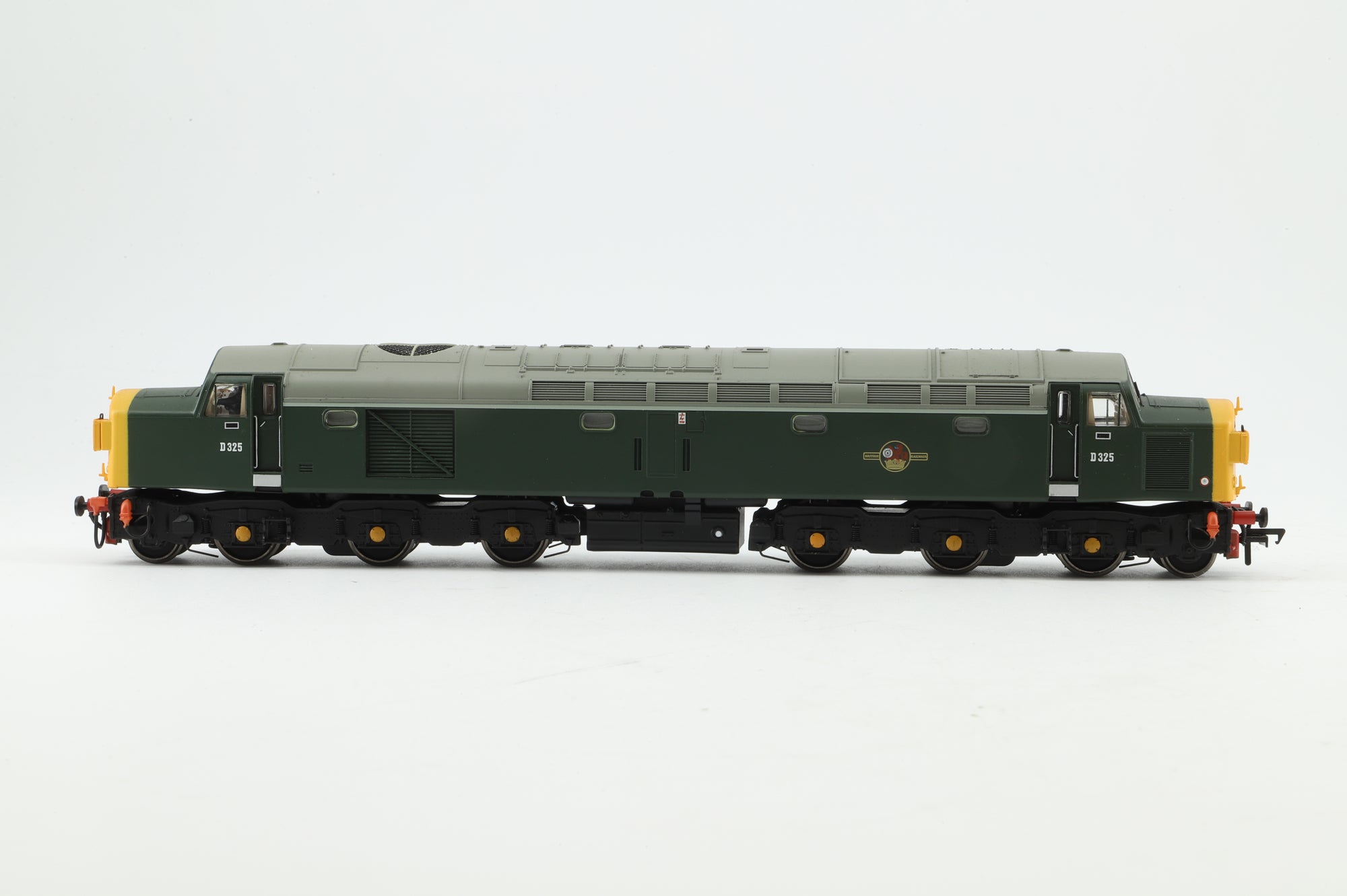 Bachmann OO 32-477 Class 40 D325 w/ Split Head Code in BR Green w/ Yellow Ends