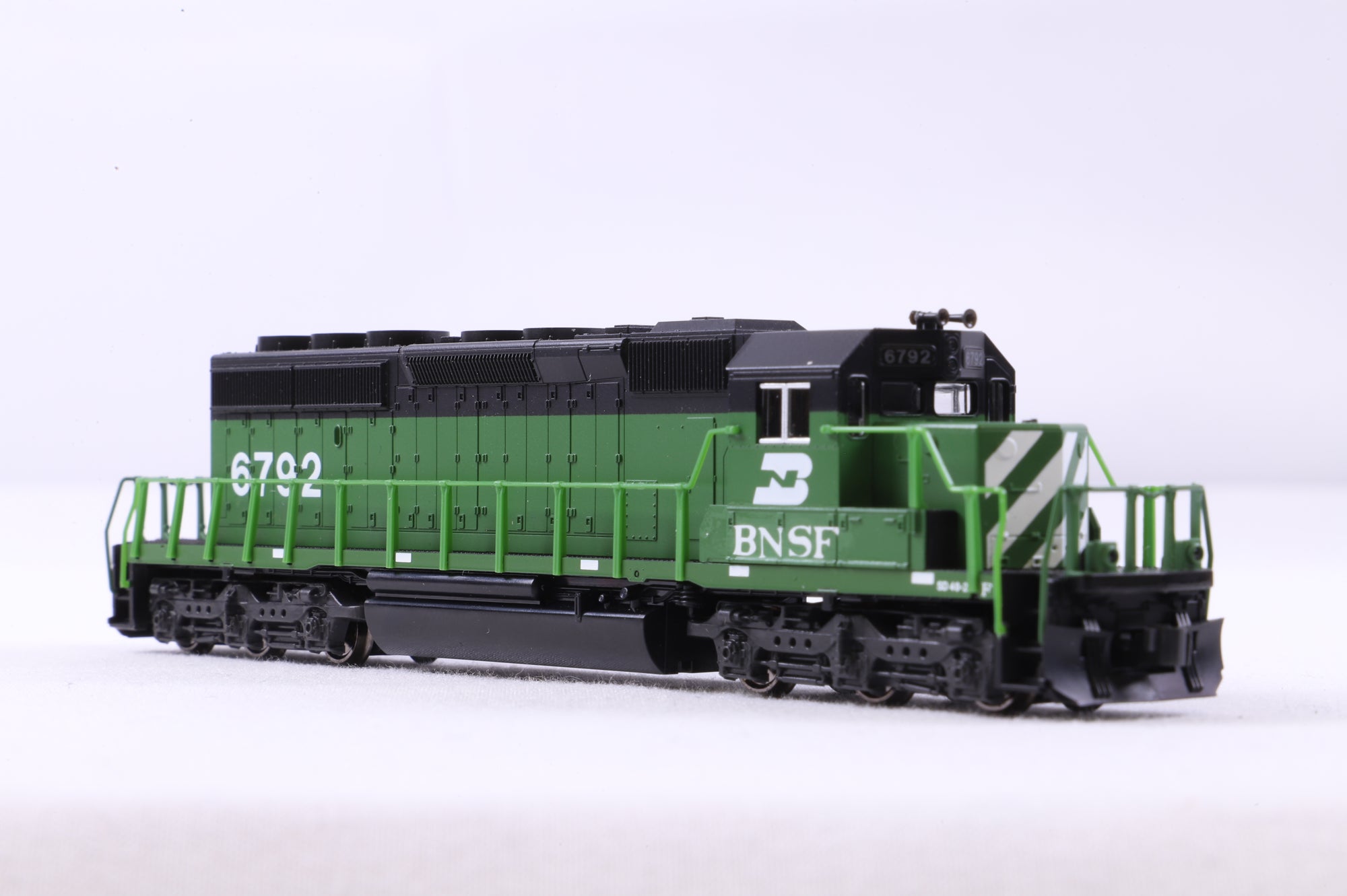 Kato N 176-4960 SD40-2 BNSF '6792'
