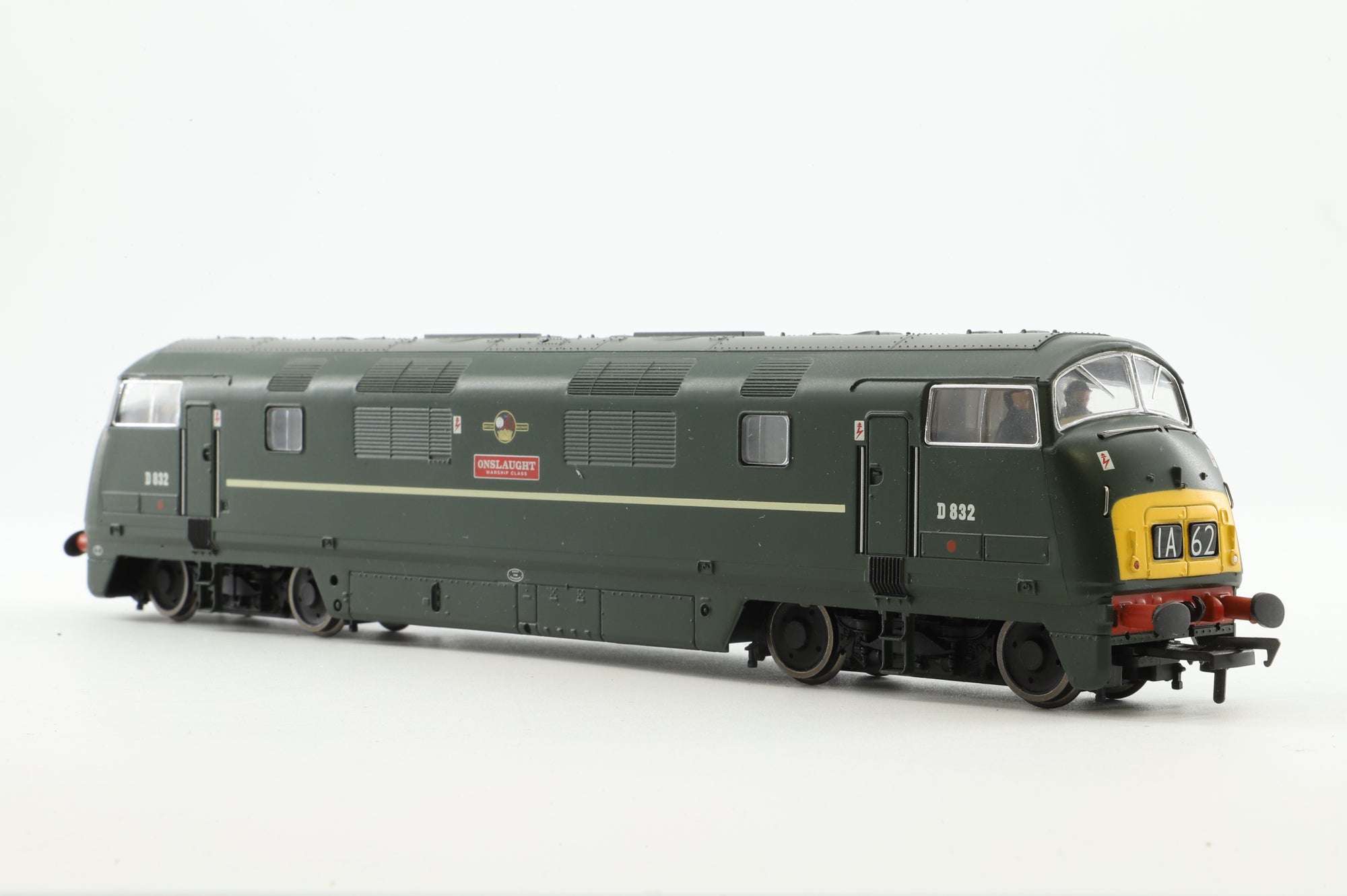 Bachmann OO Class 42 Warship 'D832' 'Onslaught' BR Green L/Crest