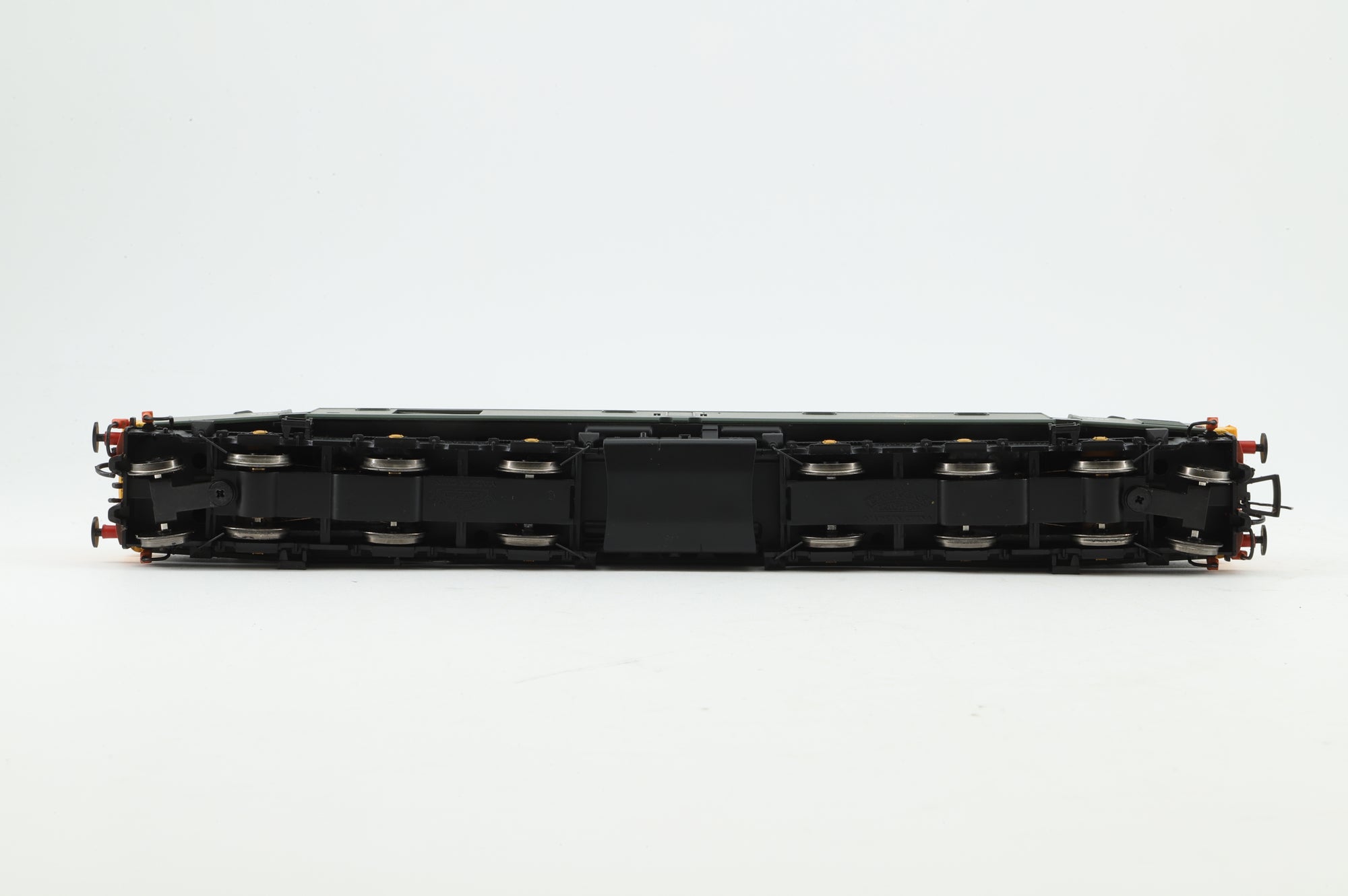 Bachmann OO 32-477 Class 40 D325 w/ Split Head Code in BR Green w/ Yellow Ends