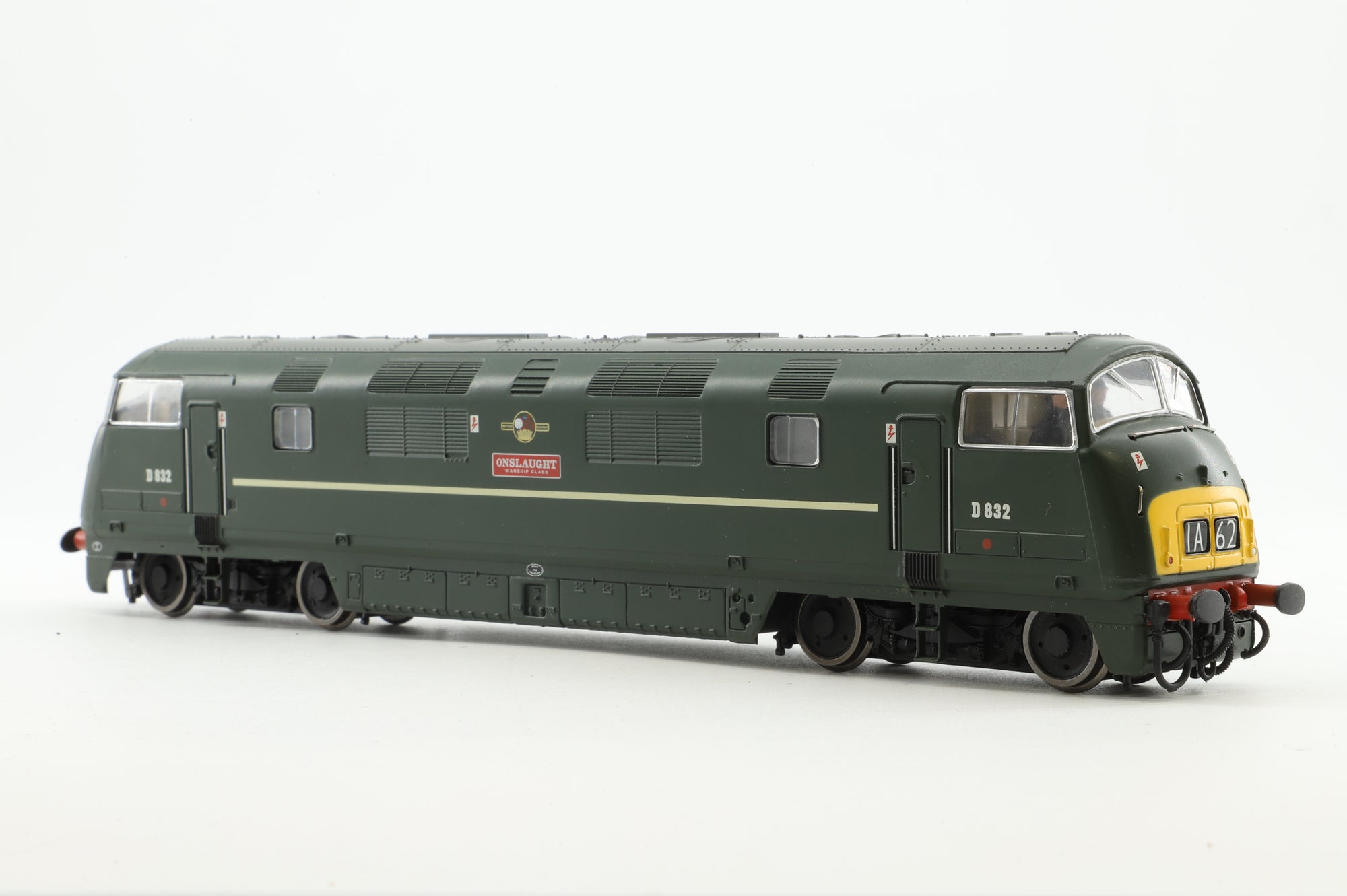 Bachmann OO Class 42 Warship 'D832' 'Onslaught' BR Green L/Crest