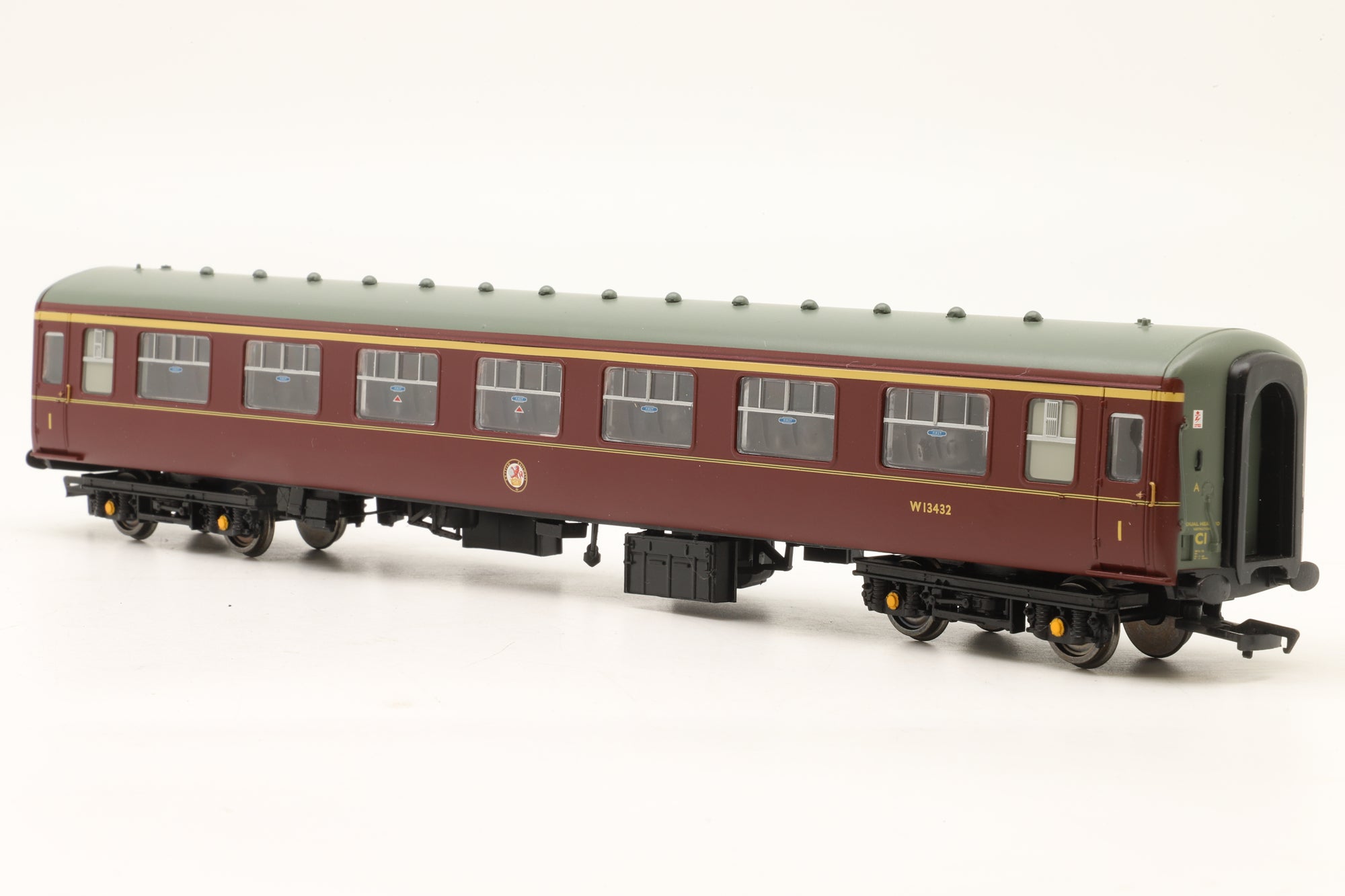 Bachmann OO 39-332A Mk2 FK W13432 in BR(W) Maroon