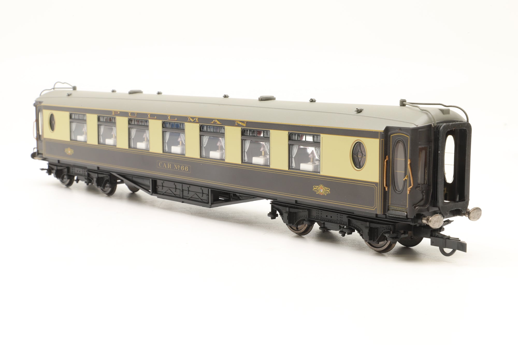 Hornby OO Rake Of 3 Pullman Coaches With Lighting