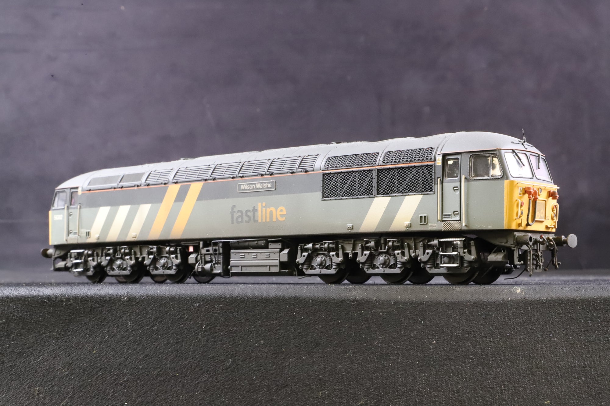 Hornby OO R2776 Class 56 56302 in Fastline Freight Livery - Weathered