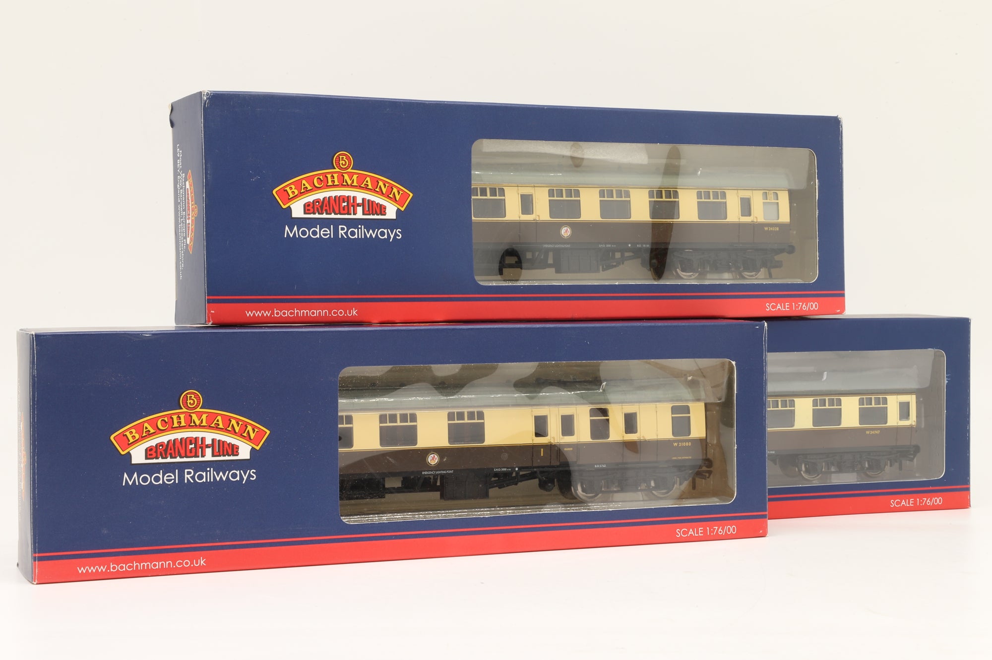 Bachmann OO Rake Of 3 BR Mk1 Chocolate & Cream Coaches Inc. 39-229B & 39-029D