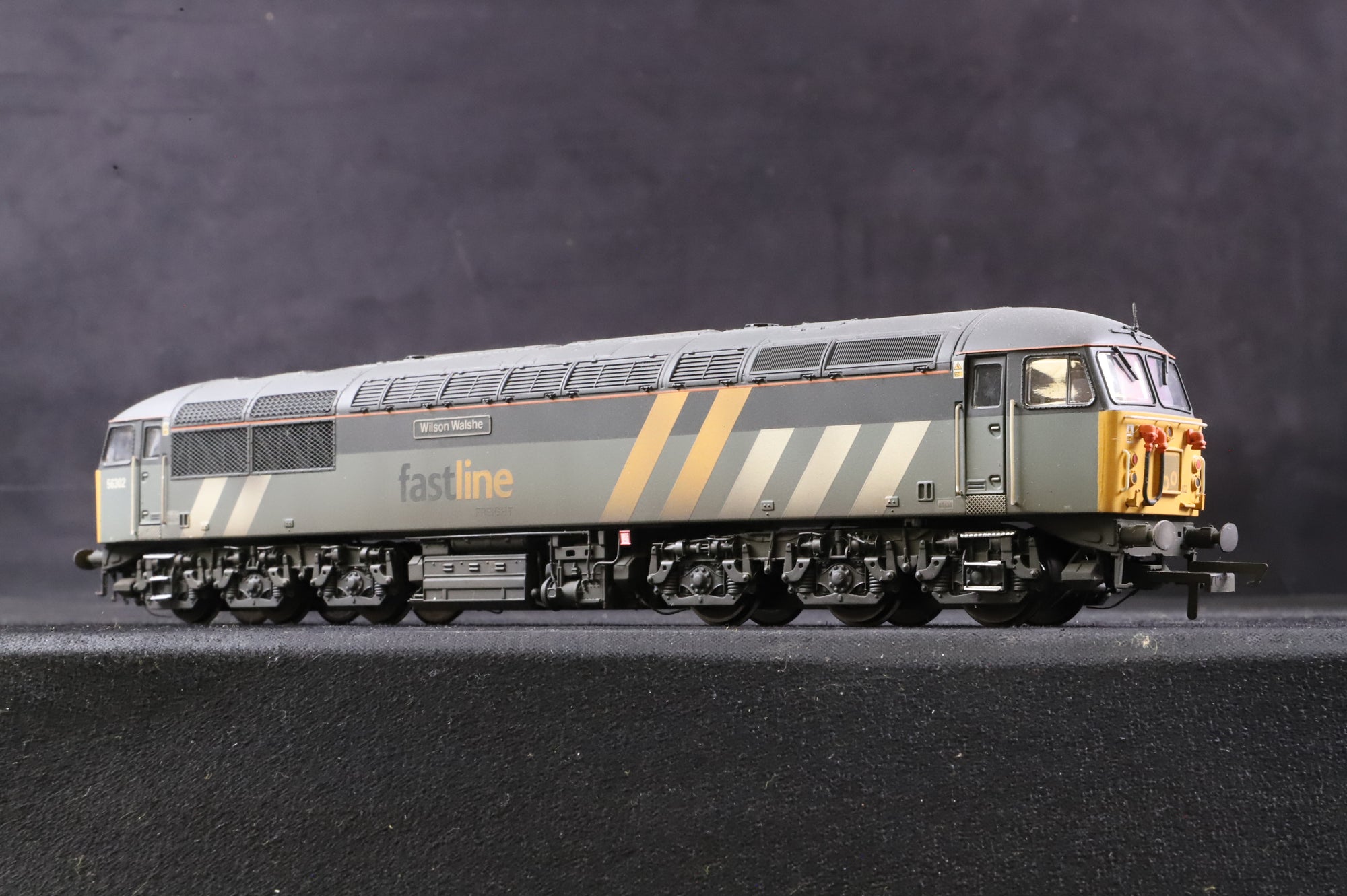 Hornby OO R2776 Class 56 56302 in Fastline Freight Livery - Weathered
