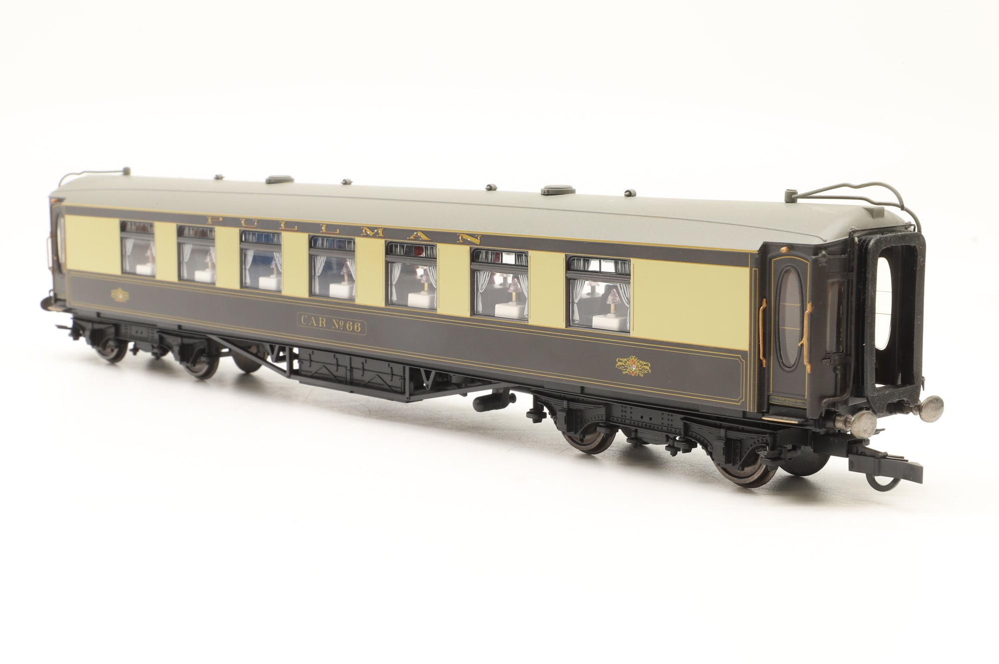 Hornby OO Rake Of 3 Pullman Coaches With Lighting