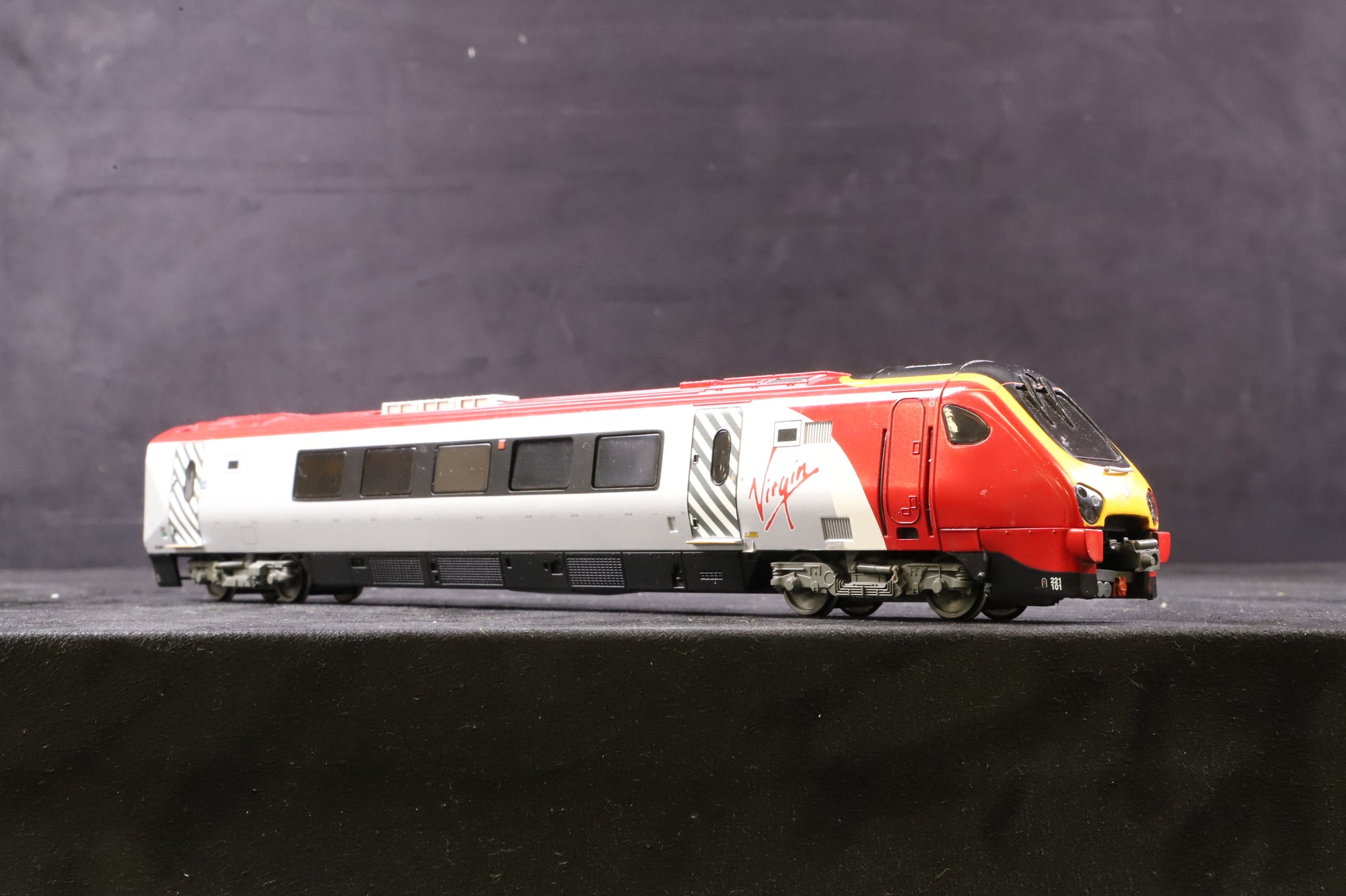 Bachmann OO 32-626 Class 221 Virgin Voyager '221 101' 5 Car Tilt