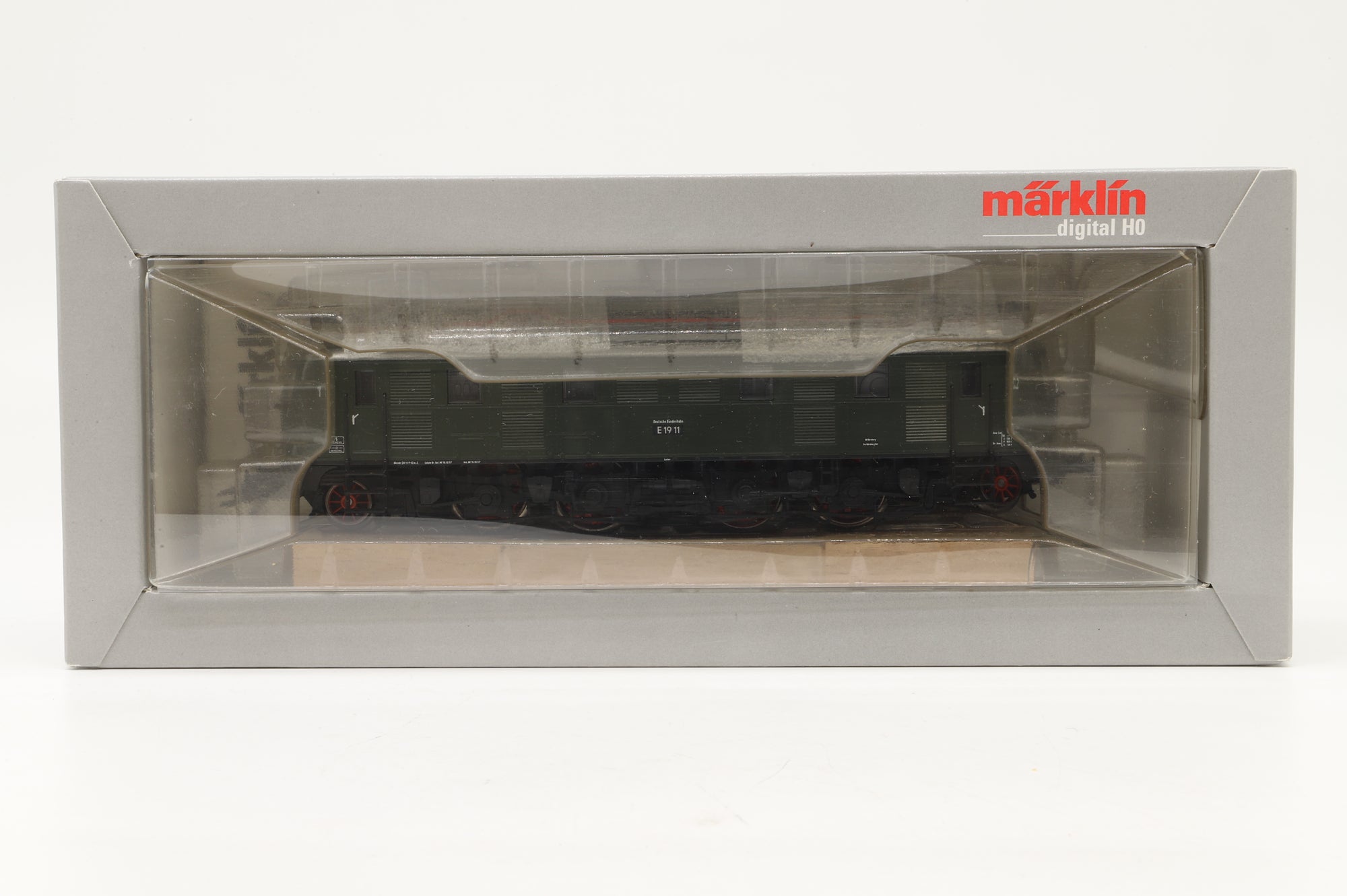 Marklin HO 39190 BR E 19 Electric Locomotive Digital 3 Rail