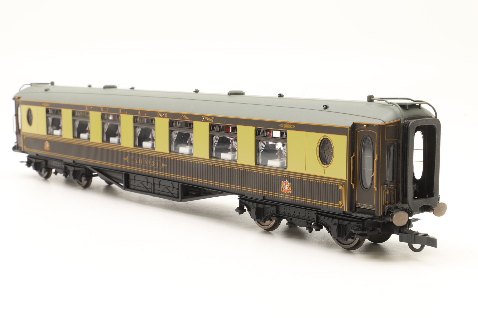 Hornby OO Rake Of 3 Pullman Coaches With Lighting