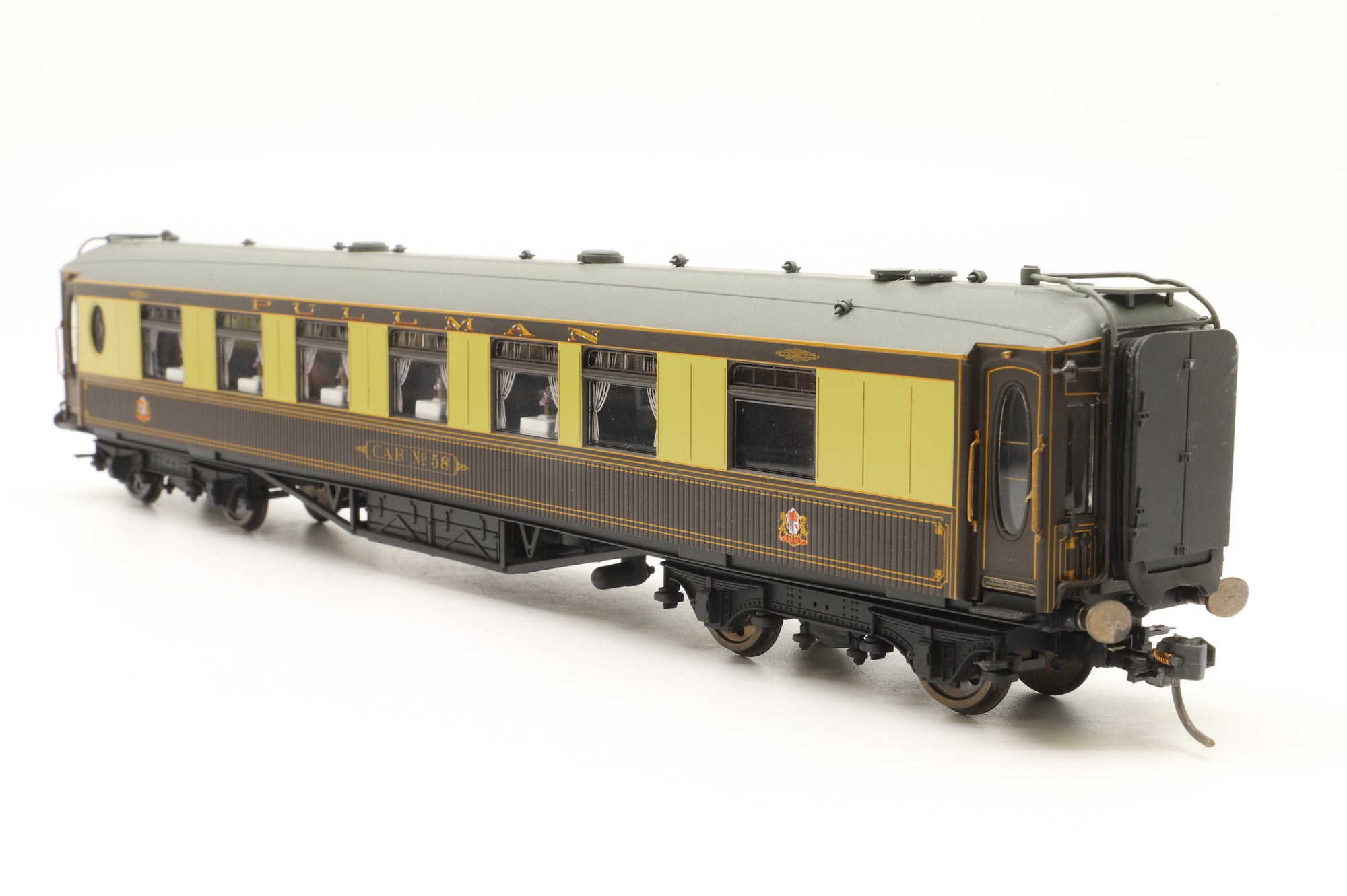 Hornby OO Rake Of 3 Pullman Coaches With Lighting