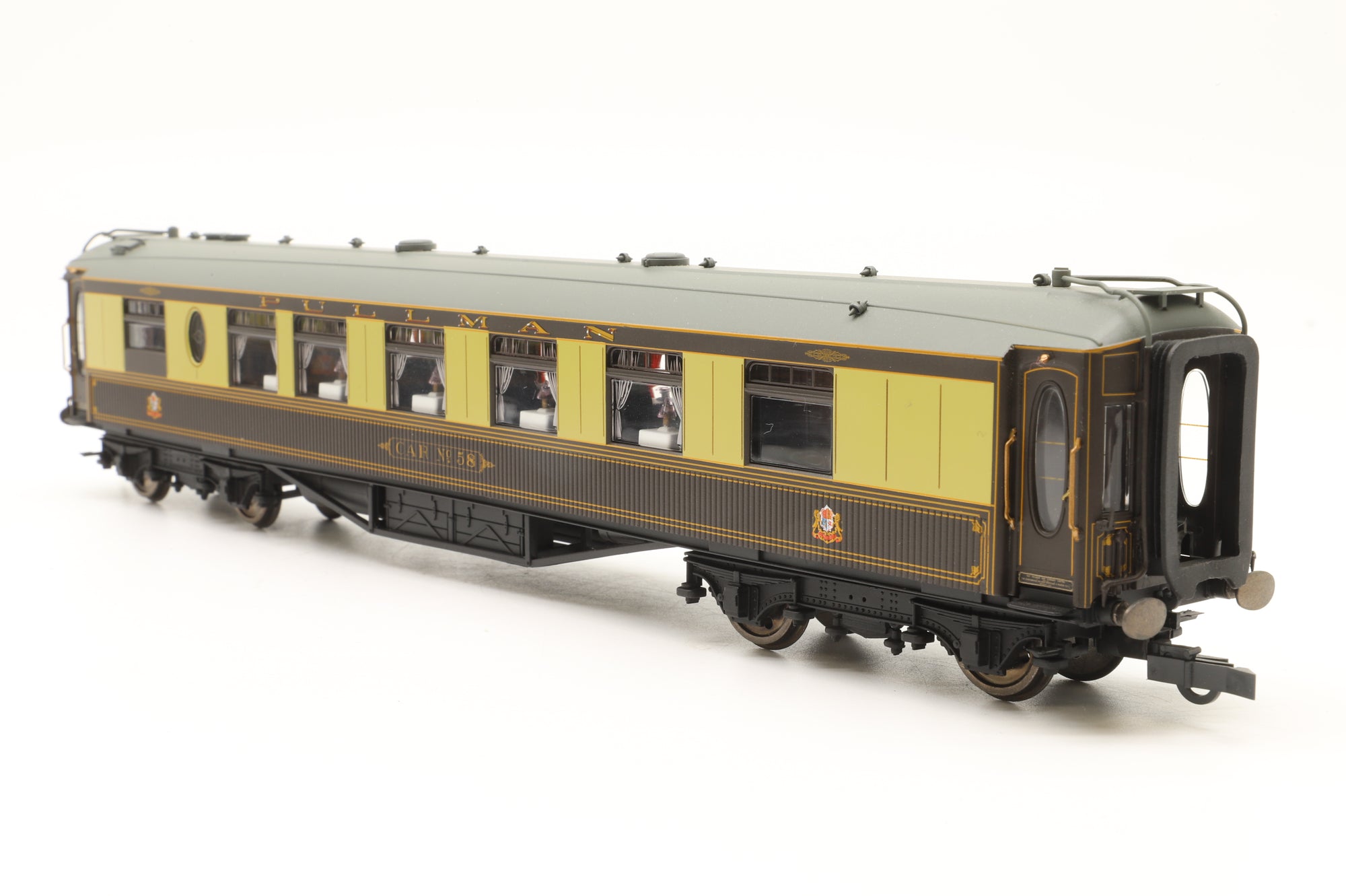 Hornby OO Rake Of 3 Pullman Coaches With Lighting