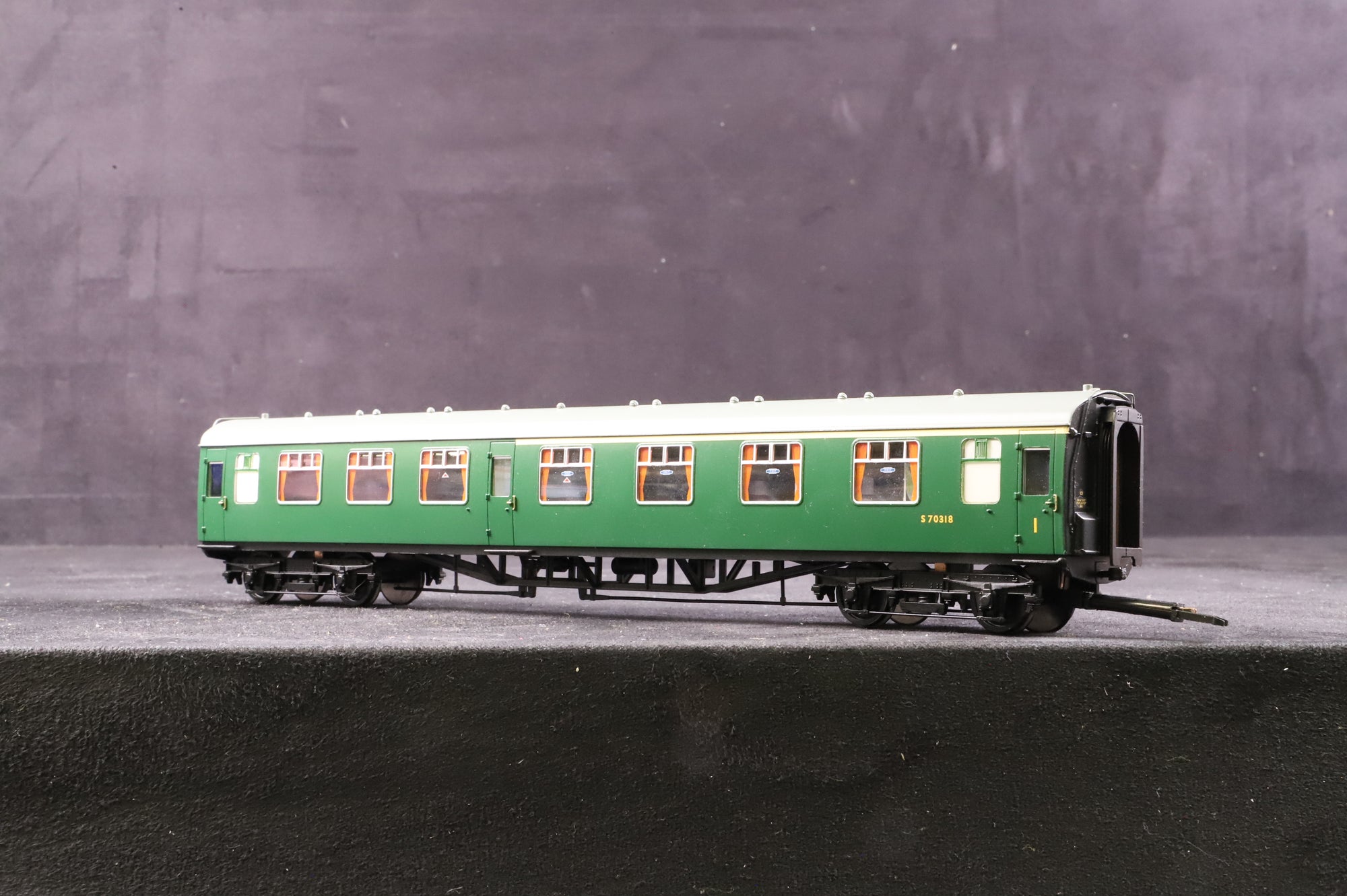 Bachmann OO 31-426 4CEP EMU 7126 in BR(S) Green