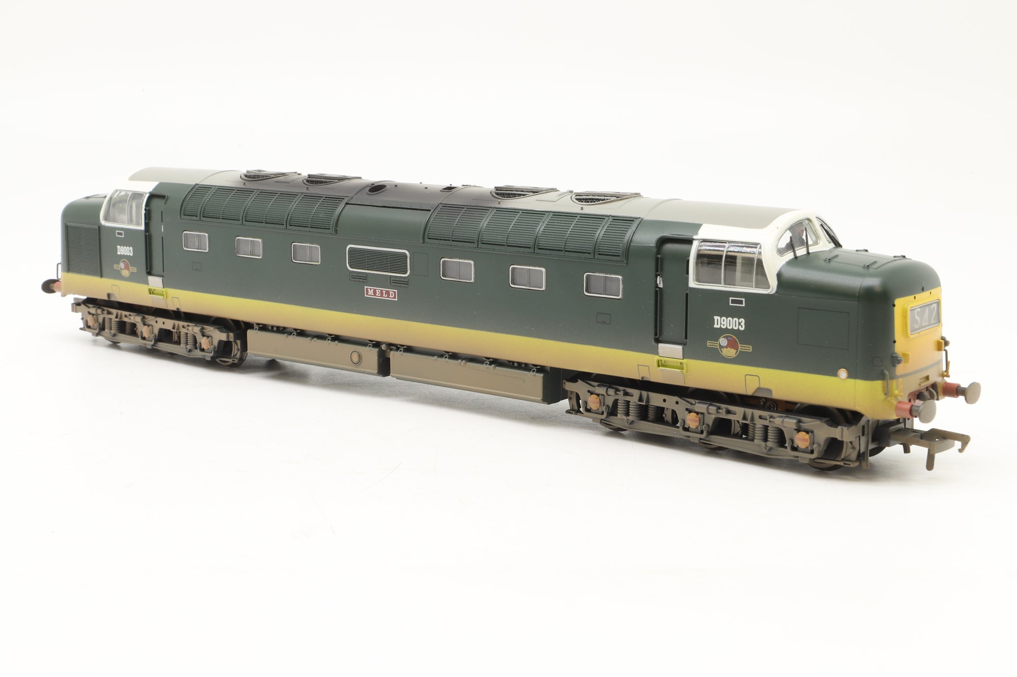 Bachmann OO 32-525UB Class 55 Deltic 'D9003' 'Meld', Weathered