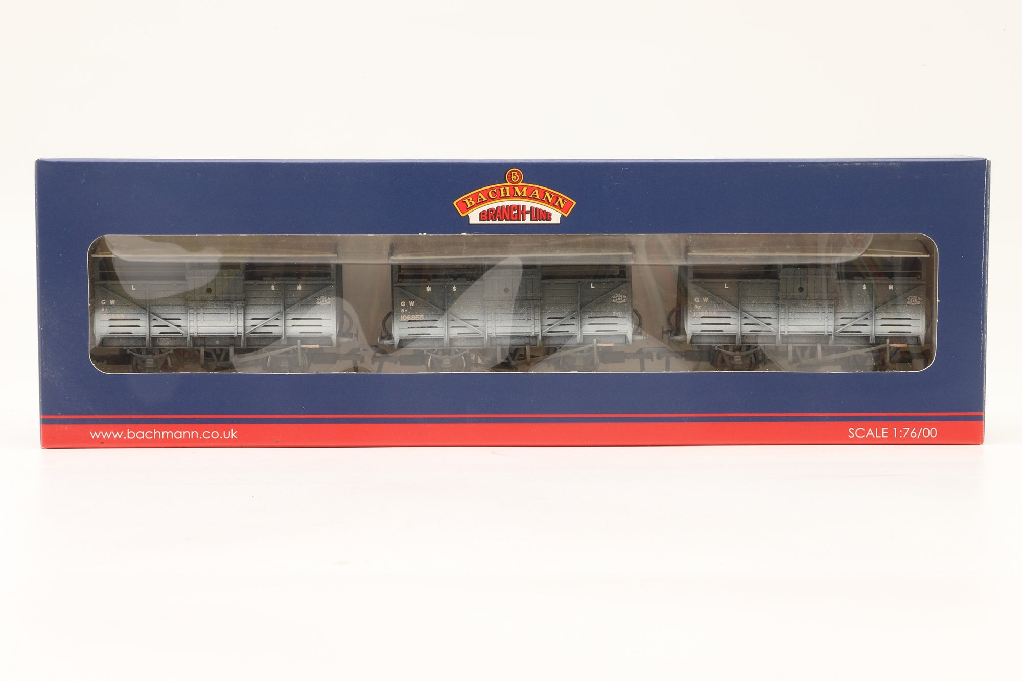 Bachmann OO 37-711Z Triple Pack of 8-Ton Cattle Wagons in GWR Grey – Weathered