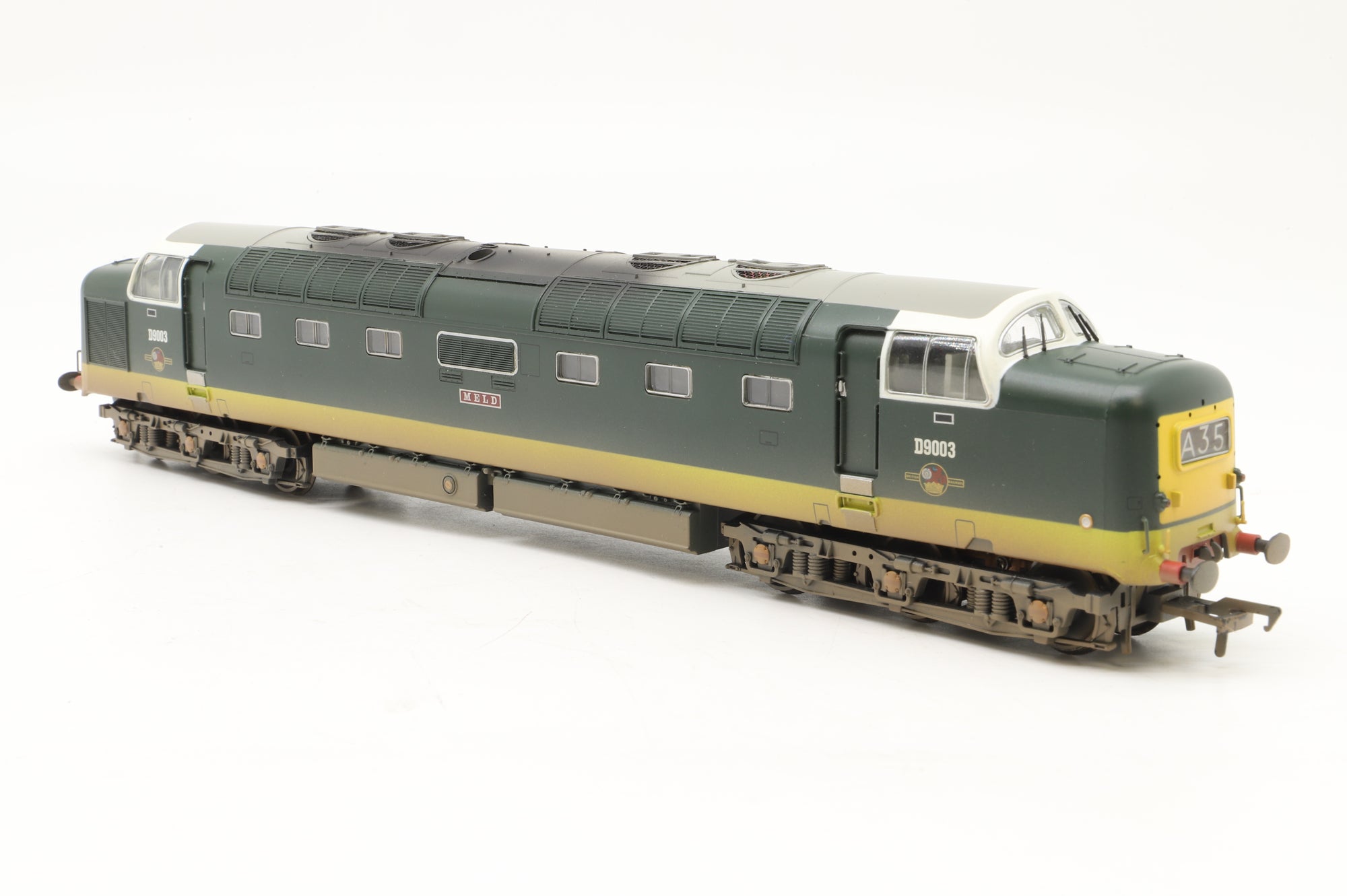 Bachmann OO 32-525UB Class 55 Deltic 'D9003' 'Meld', Weathered