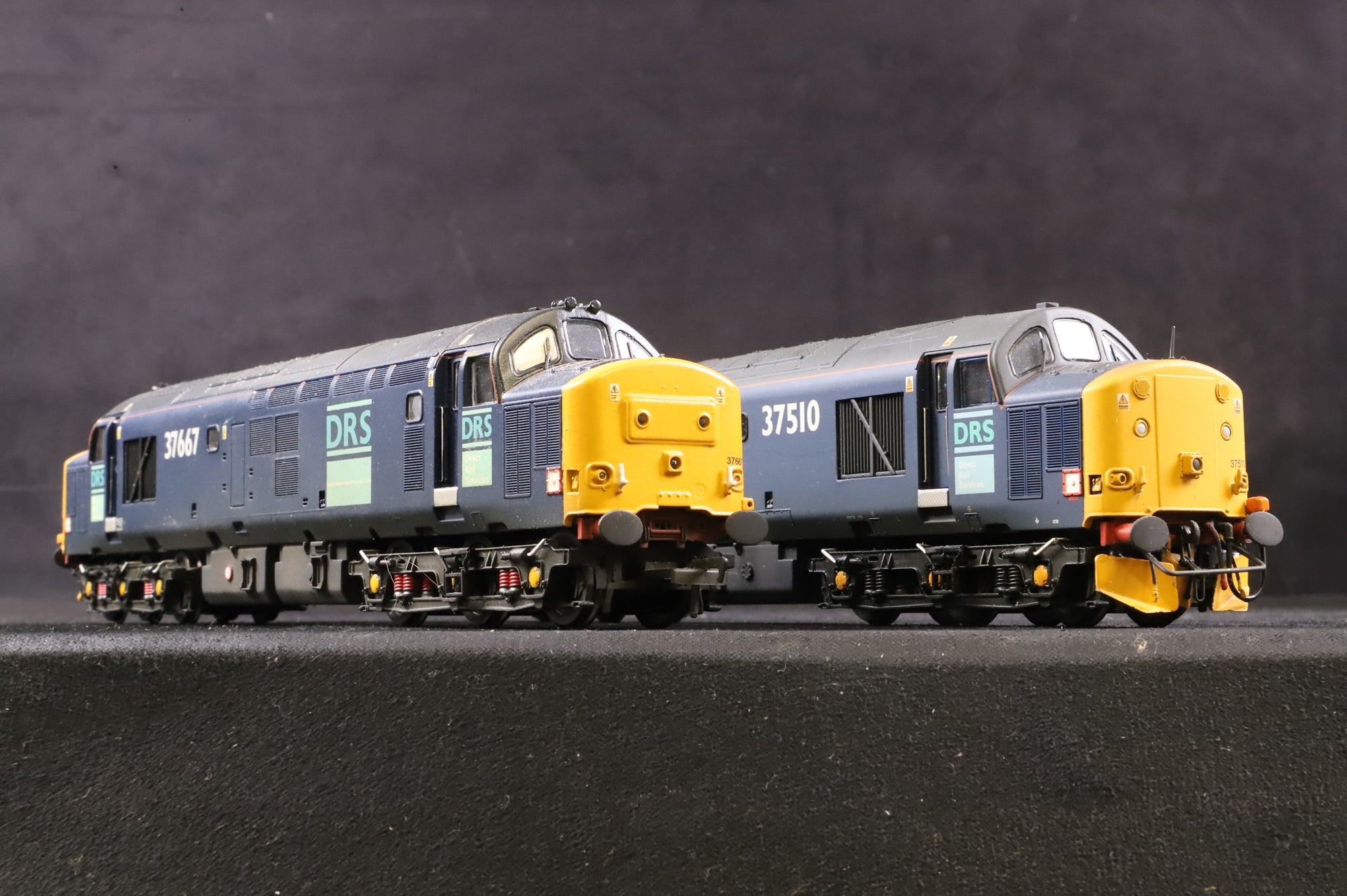 Bachmann OO Twin Pack of Class 37s Incl. 37510 & 37667 in DRS Livery