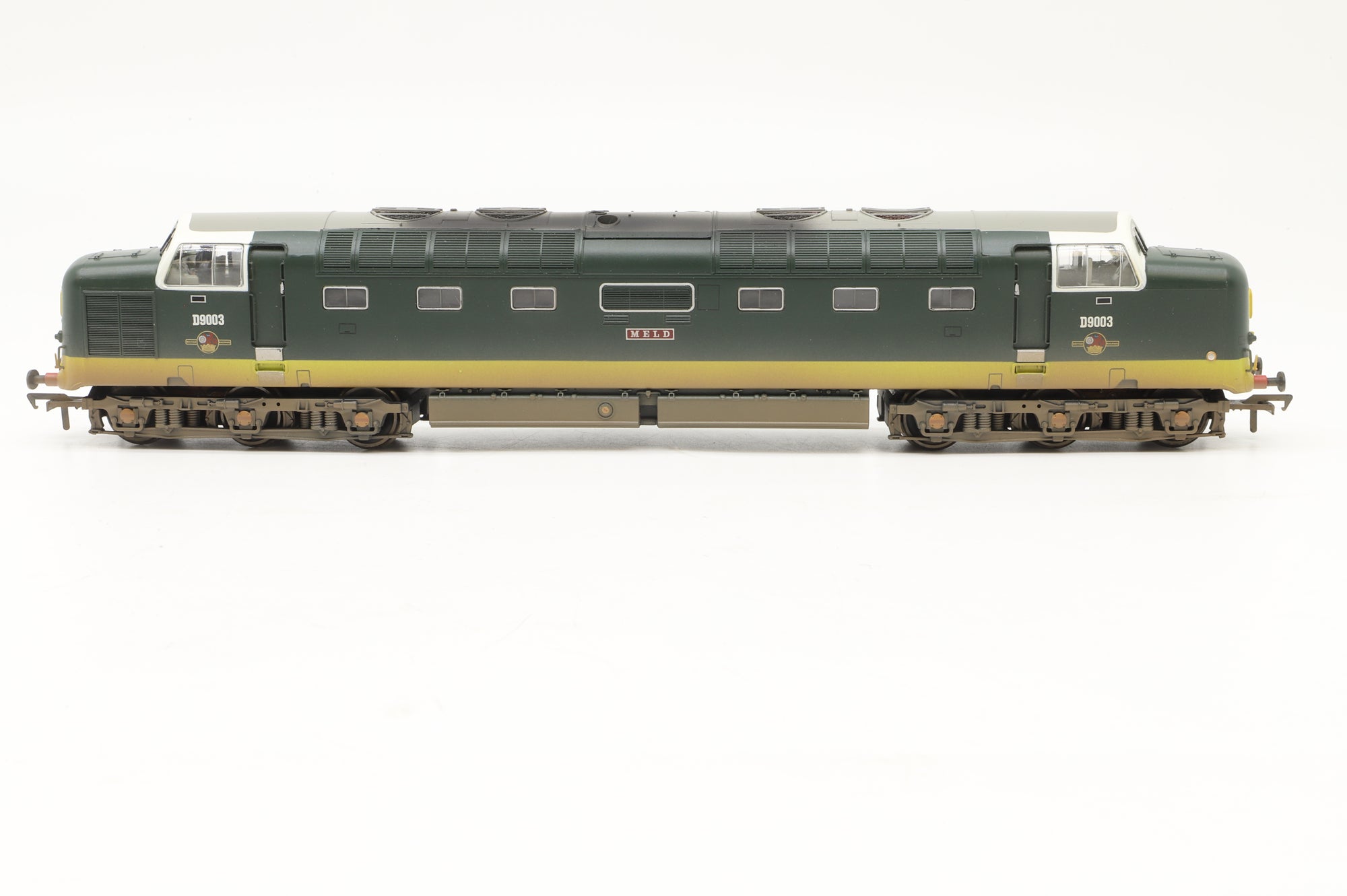 Bachmann OO 32-525UB Class 55 Deltic 'D9003' 'Meld', Weathered