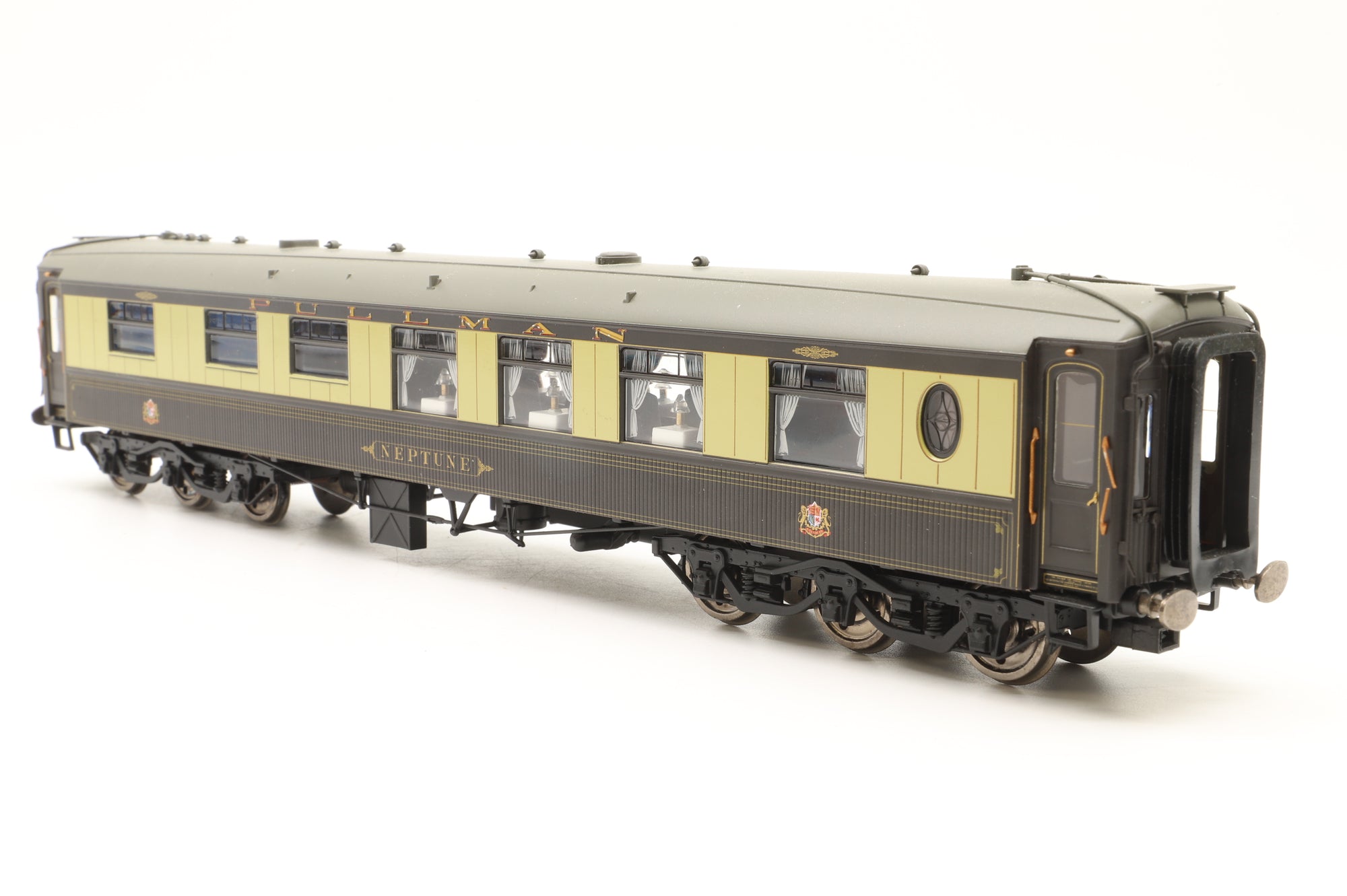 Hornby OO Rake Of 3 12 Wheel Pullman Cars With Lighting