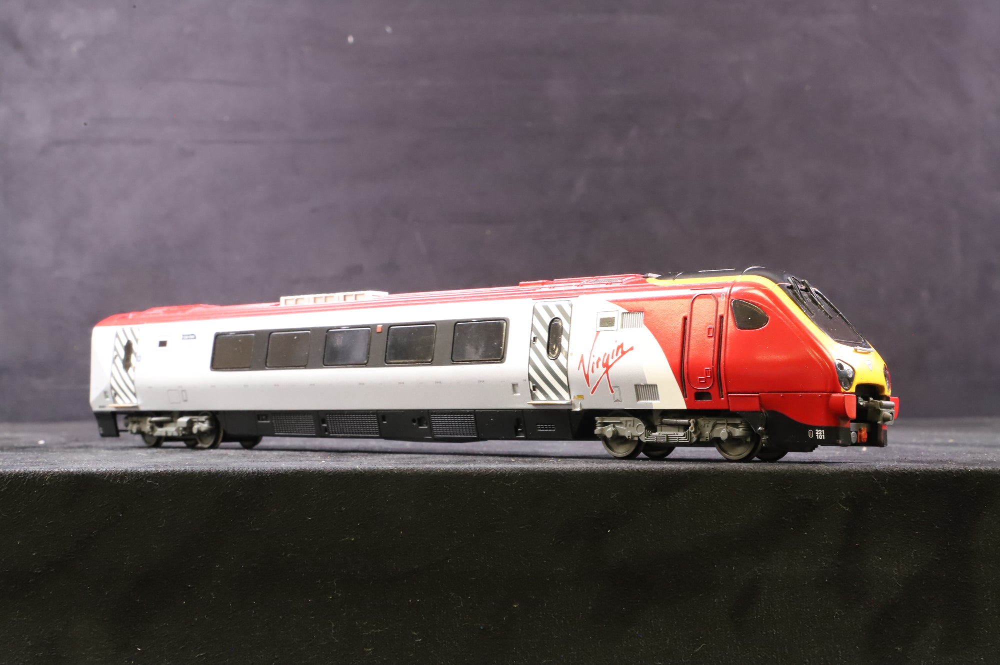 Bachmann OO 32-626 Class 221 Virgin Voyager '221 101' 5 Car Tilt