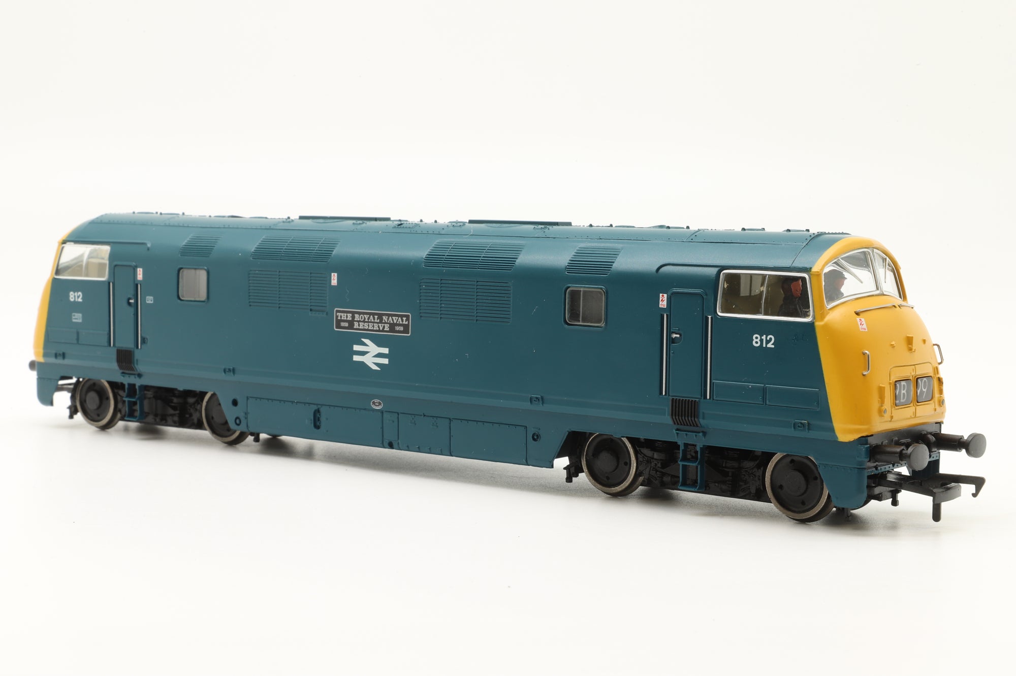 Bachmann OO 32-061 Class 42 Diesel Hydraulic 'D812' 'The Royal Naval Reserve' BR Blue