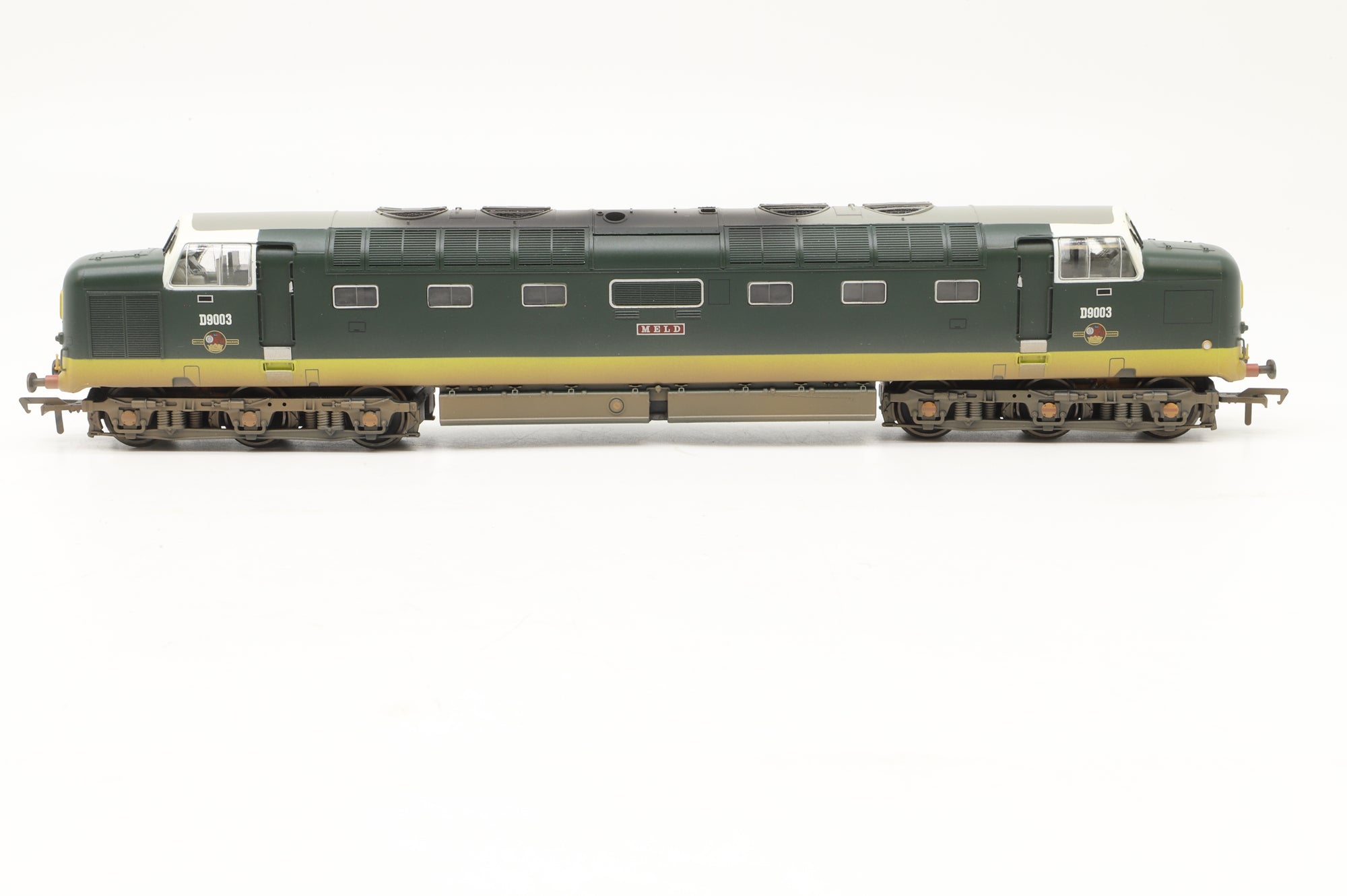 Bachmann OO 32-525UB Class 55 Deltic 'D9003' 'Meld', Weathered
