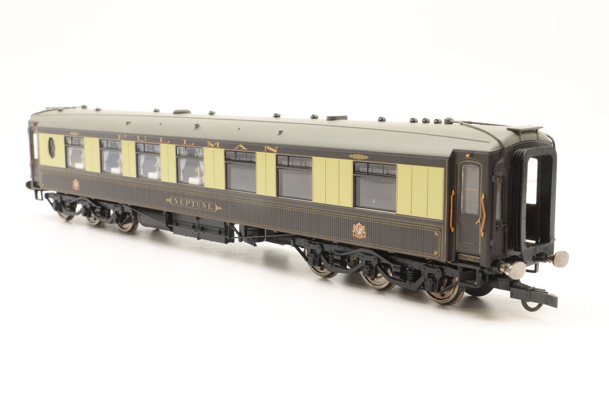 Hornby OO Rake Of 3 12 Wheel Pullman Cars With Lighting