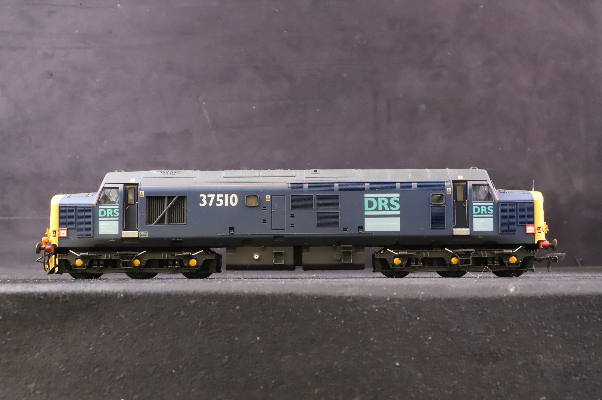 Bachmann OO Twin Pack of Class 37s Incl. 37510 & 37667 in DRS Livery