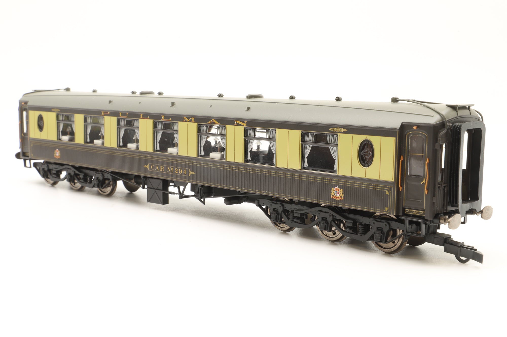 Hornby OO Rake Of 3 12 Wheel Pullman Cars With Lighting