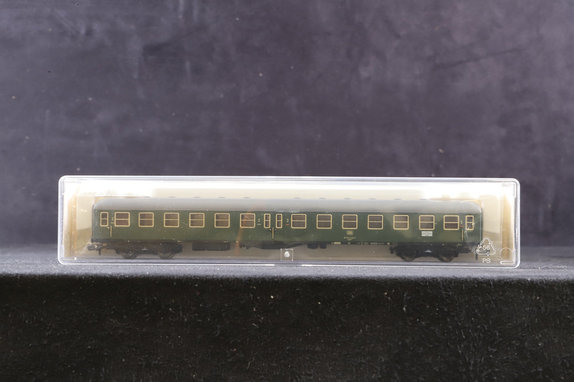 Fleischmann N Rake Of 4 DB Green Coaches Inc. 8664, 8665 & 8666x2