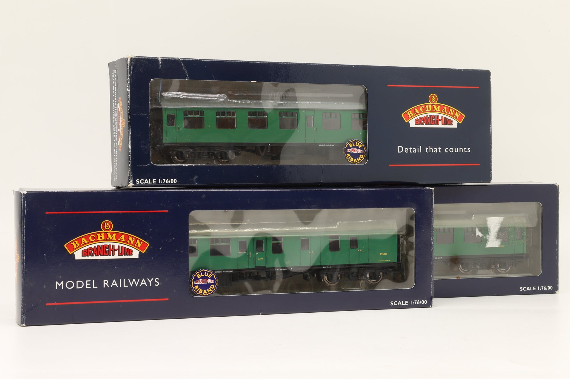 Bachmann OO Rake Of 3 BR Mk1 SR Green Coaches Inc. 39-028, 39-078B & 39-053B