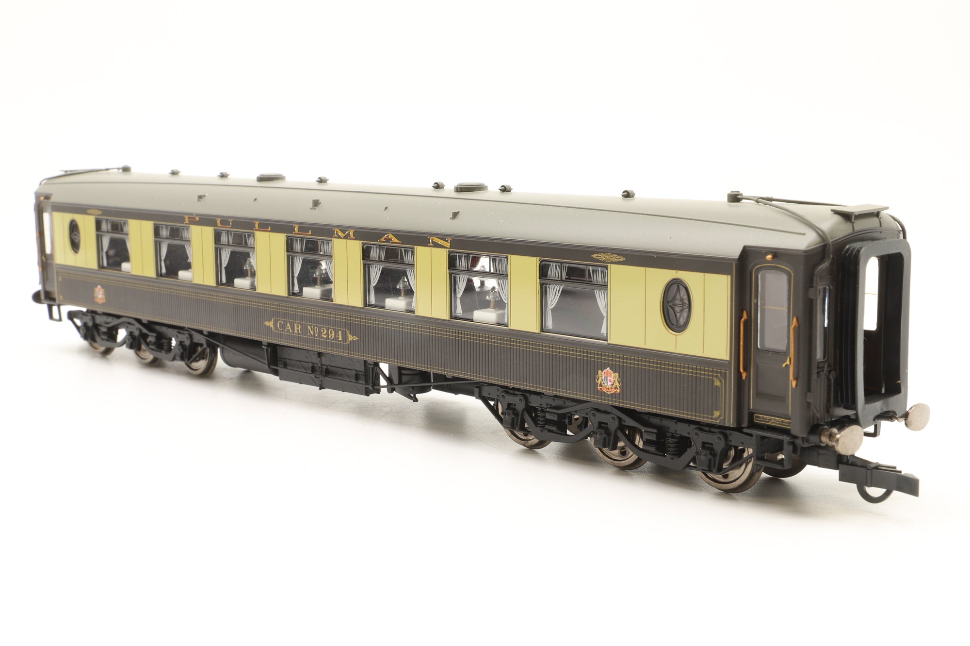 Hornby OO Rake Of 3 12 Wheel Pullman Cars With Lighting