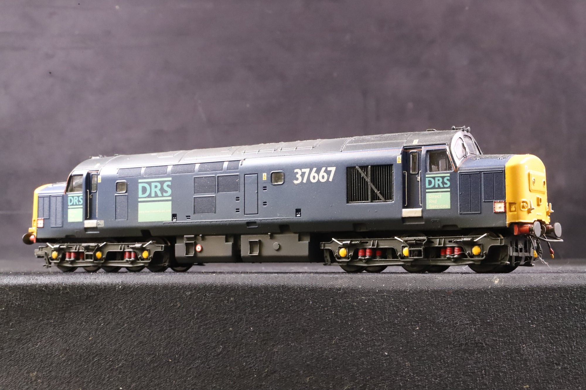 Bachmann OO Twin Pack of Class 37s Incl. 37510 & 37667 in DRS Livery