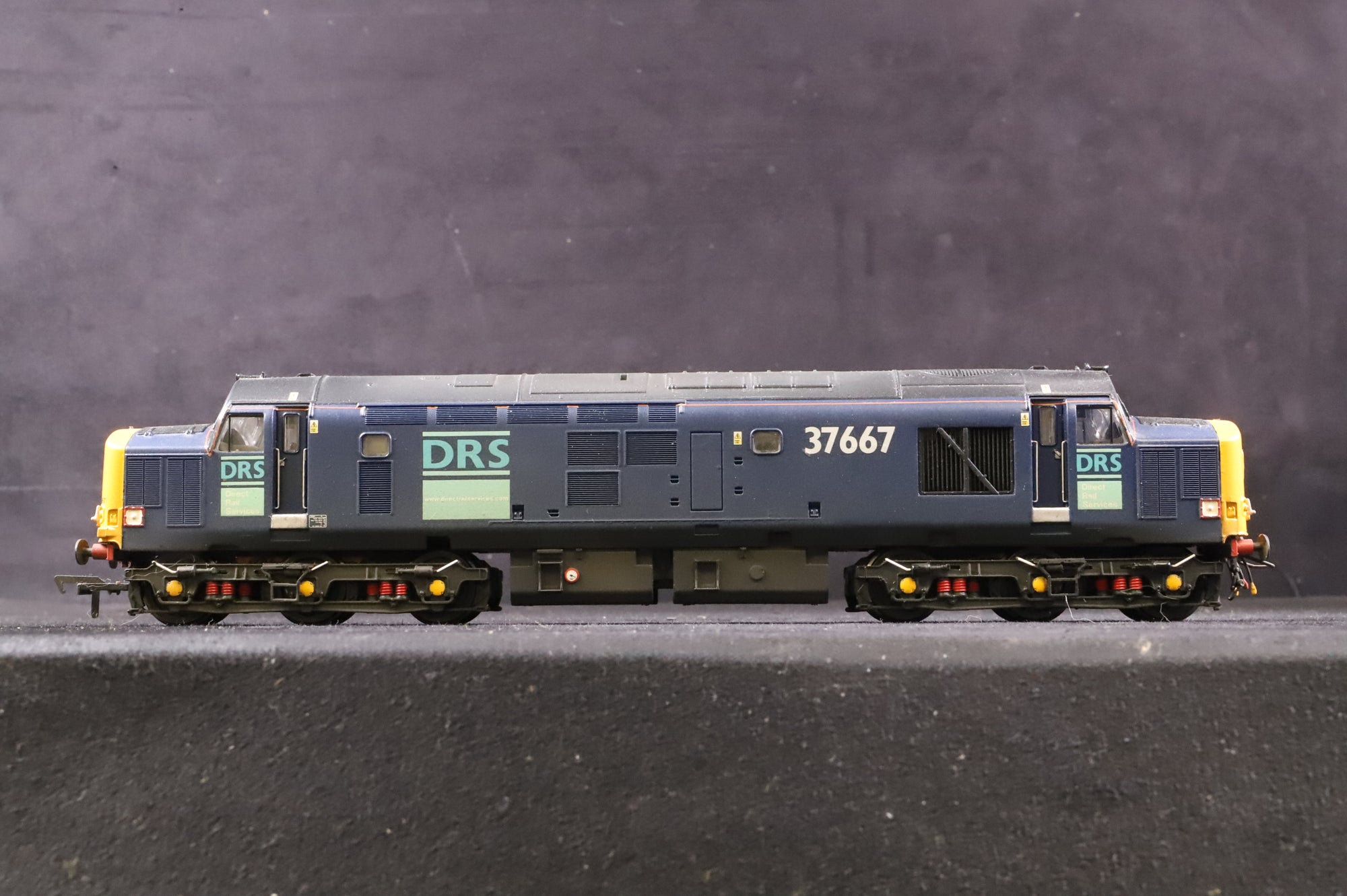 Bachmann OO Twin Pack of Class 37s Incl. 37510 & 37667 in DRS Livery